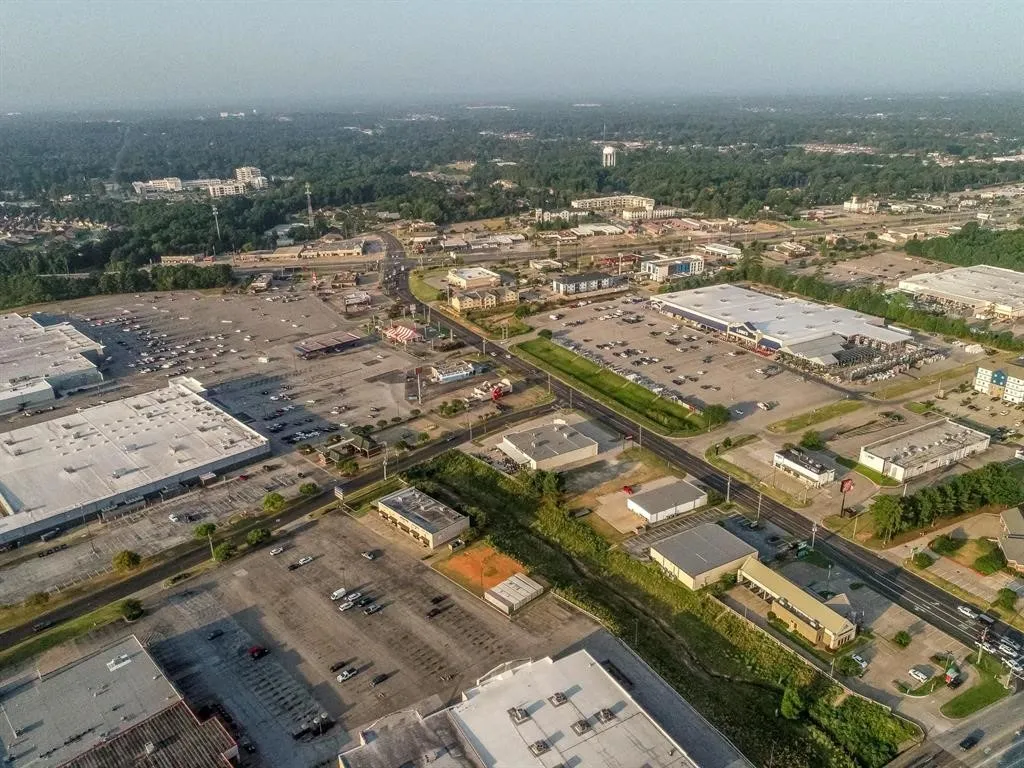 Retail For Sale in Gregg County , 3400 N 4TH Street, Longview, Texas 75605, 0, 0, Garage spaces, 0 Sqft, built in 2001, mls#21353671, Real Estate Agent in Longview, Homes For Sale in Gregg county, Homes For Sale in Longview, Realtor in Longview Texas, Real Estate Brokerage Independent Realty Texas, Luminita Cordes Realtor
