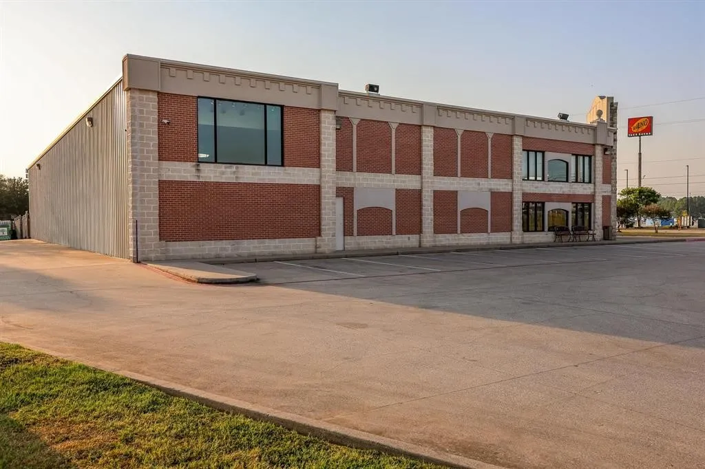 Retail For Sale in Gregg County , 3400 N 4TH Street, Longview, Texas 75605, 0, 0, Garage spaces, 0 Sqft, built in 2001, mls#21353671, Real Estate Agent in Longview, Homes For Sale in Gregg county, Homes For Sale in Longview, Realtor in Longview Texas, Real Estate Brokerage Independent Realty Texas, Luminita Cordes Realtor