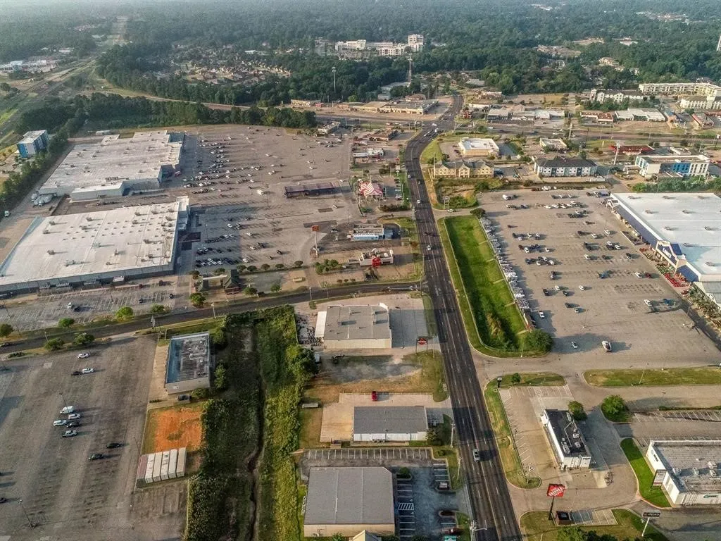 Retail For Sale in Gregg County , 3400 N 4TH Street, Longview, Texas 75605, 0, 0, Garage spaces, 0 Sqft, built in 2001, mls#21353671, Real Estate Agent in Longview, Homes For Sale in Gregg county, Homes For Sale in Longview, Realtor in Longview Texas, Real Estate Brokerage Independent Realty Texas, Luminita Cordes Realtor