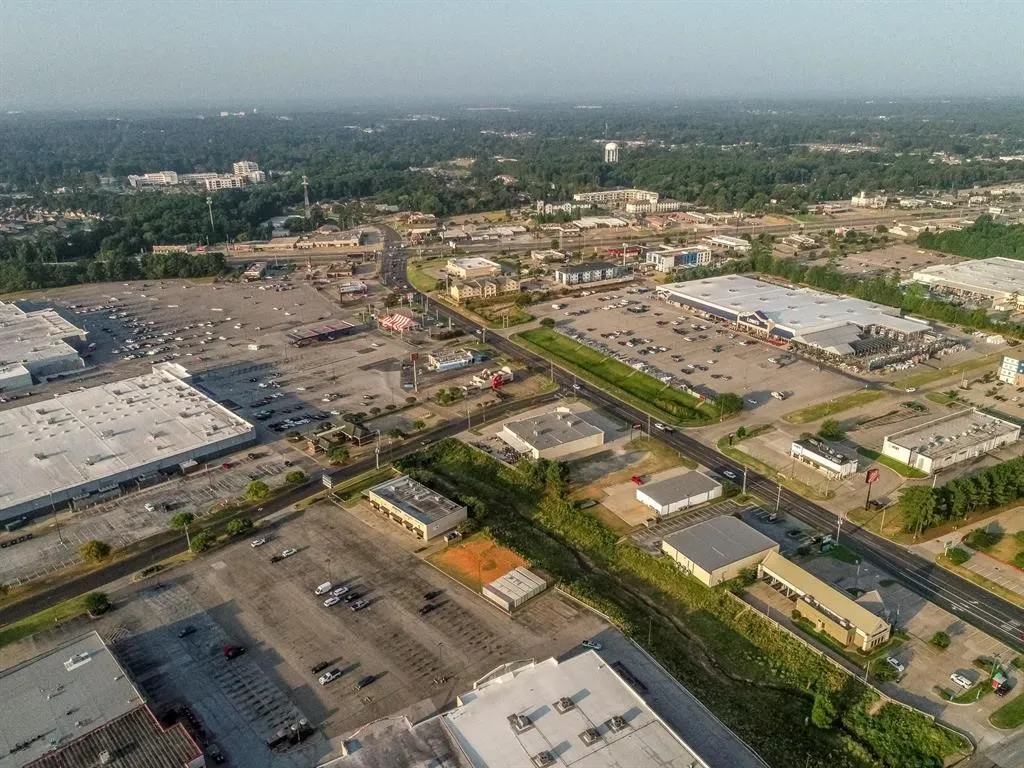 Retail For Sale in Gregg County , 3400 N 4TH Street, Longview, Texas 75605, 0, 0, Garage spaces, 0 Sqft, built in 2001, mls#21353671, Real Estate Agent in Longview, Homes For Sale in Gregg county, Homes For Sale in Longview, Realtor in Longview Texas, Real Estate Brokerage Independent Realty Texas, Luminita Cordes Realtor