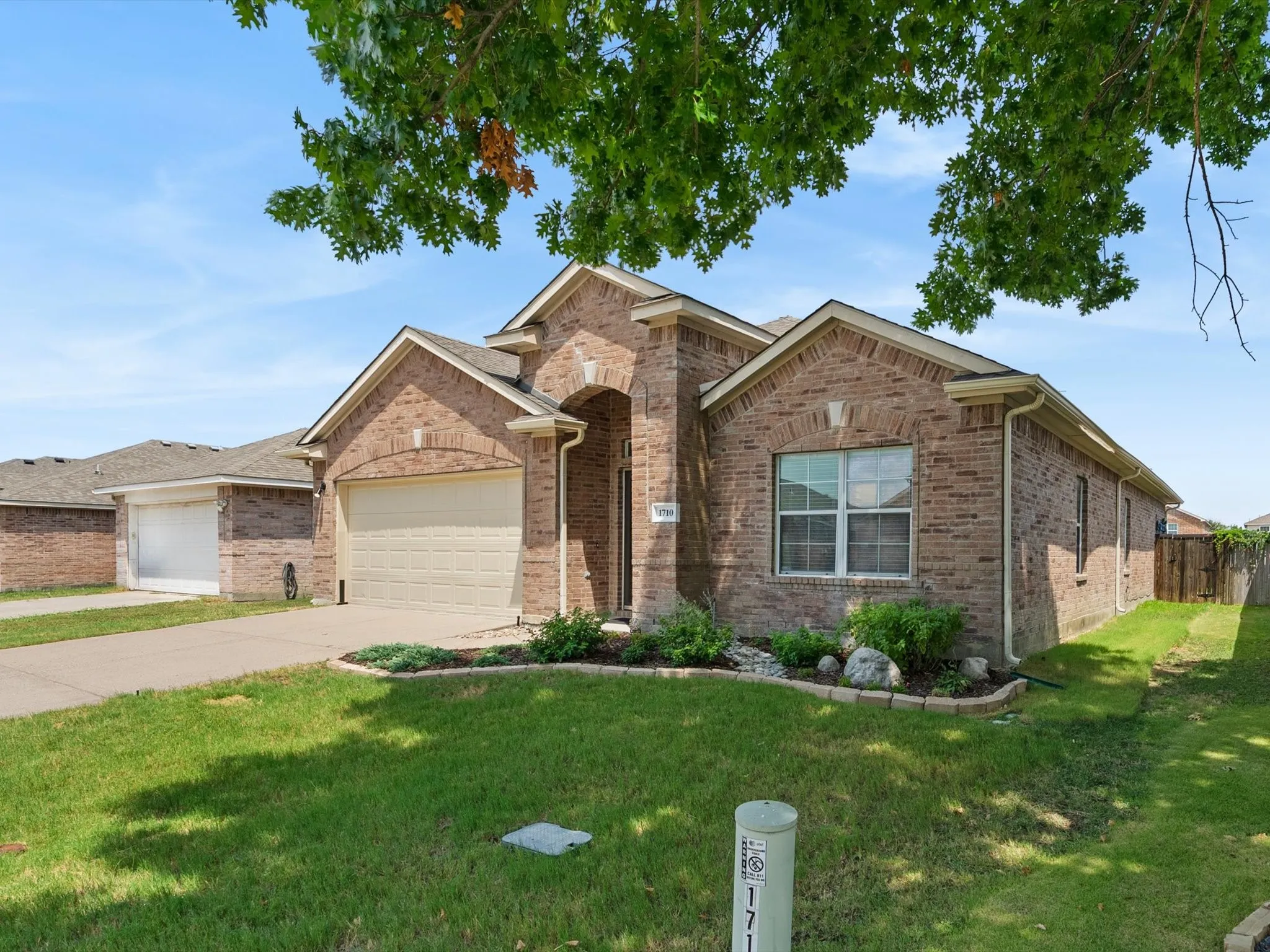 Single Family Residence For Sale in Collin County , 1710 Twin Hills Way, Princeton, Texas 75407, 4 Bedroom, 2 Bathroom, 2 Garage spaces, 1,955 Sqft, built in 2006, mls#21352850, Real Estate Agent in Princeton, Homes For Sale in Collin county, Homes For Sale in Princeton, Realtor in Princeton Texas, Real Estate Brokerage Independent Realty Texas, Luminita Cordes Realtor