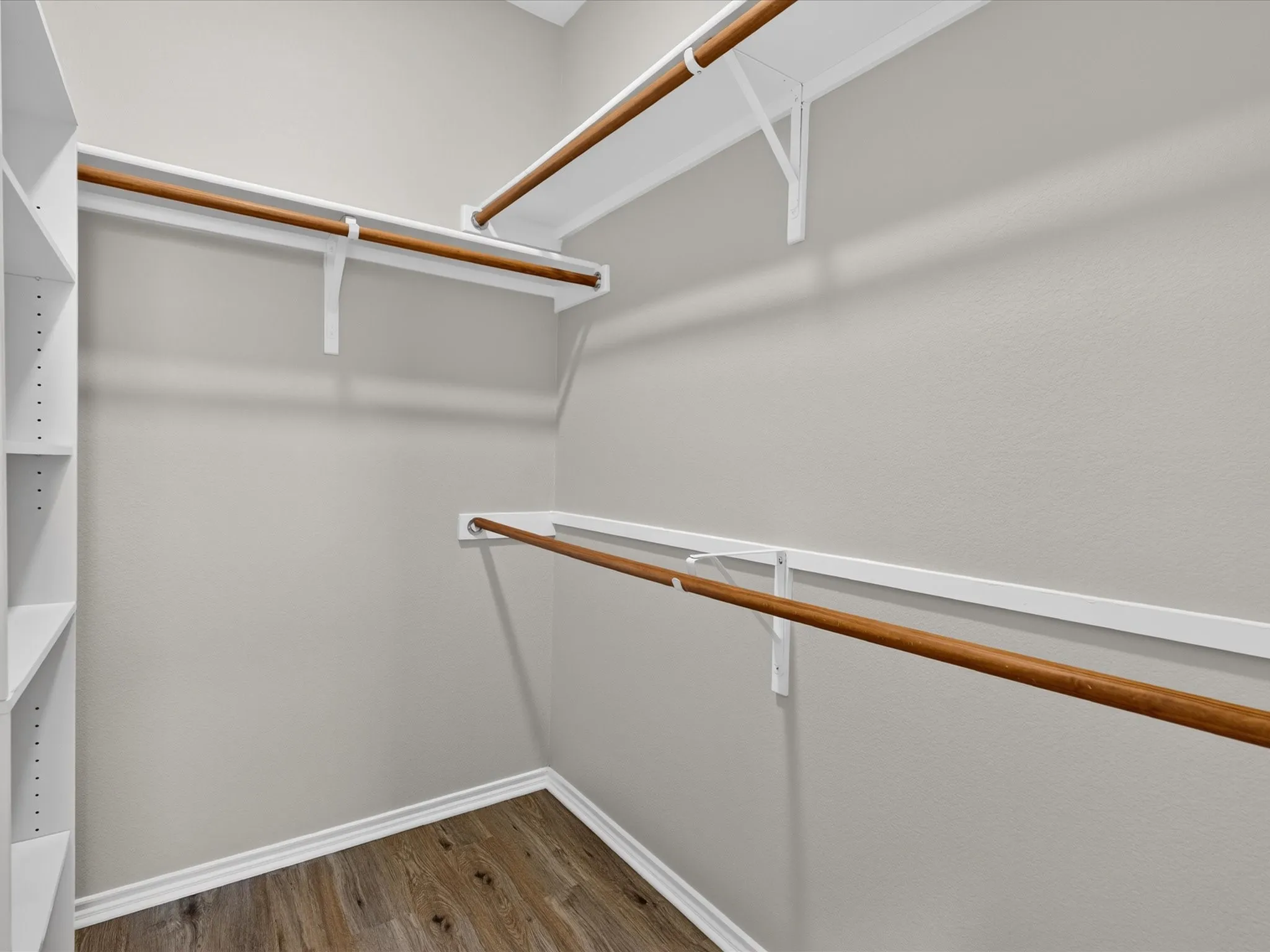 WALK IN CLOSET