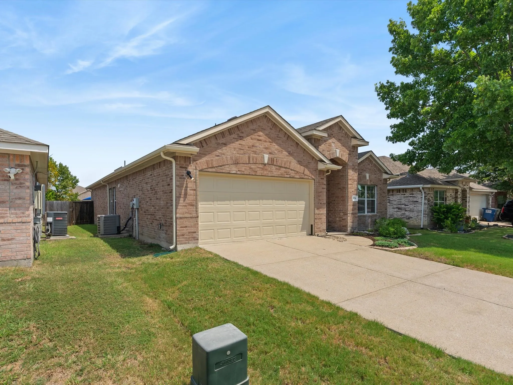 Single Family Residence For Sale in Collin County , 1710 Twin Hills Way, Princeton, Texas 75407, 4 Bedroom, 2 Bathroom, 2 Garage spaces, 1,955 Sqft, built in 2006, mls#21352850, Real Estate Agent in Princeton, Homes For Sale in Collin county, Homes For Sale in Princeton, Realtor in Princeton Texas, Real Estate Brokerage Independent Realty Texas, Luminita Cordes Realtor