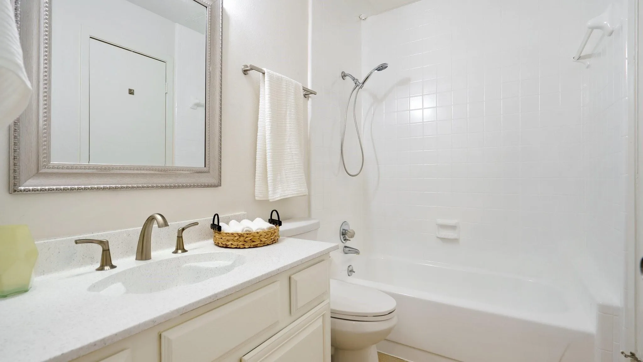 Condominium For Sale in Collin County , 3120 Devonshire Drive 231, Plano, Texas 75075, 2 Bedroom, 2 Bathroom, Garage spaces, 1,071 Sqft, built in 1984, mls#21353230, Real Estate Agent in Plano, Homes For Sale in Collin county, Homes For Sale in Plano, Realtor in Plano Texas, Real Estate Brokerage Independent Realty Texas, Luminita Cordes Realtor