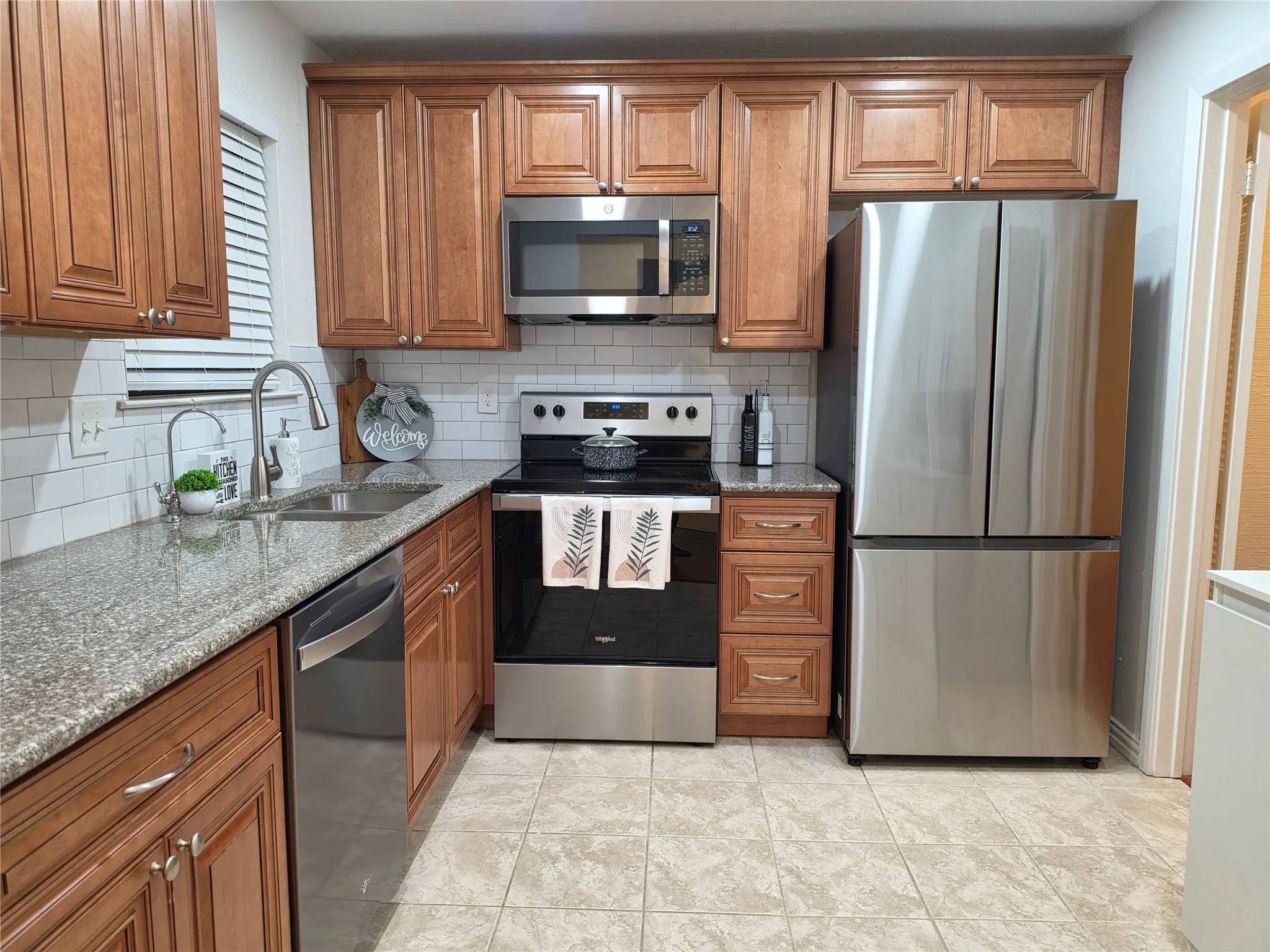 Condominium For Sale in Collin County , 3120 Devonshire Drive 231, Plano, Texas 75075, 2 Bedroom, 2 Bathroom, Garage spaces, 1,071 Sqft, built in 1984, mls#21353230, Real Estate Agent in Plano, Homes For Sale in Collin county, Homes For Sale in Plano, Realtor in Plano Texas, Real Estate Brokerage Independent Realty Texas, Luminita Cordes Realtor