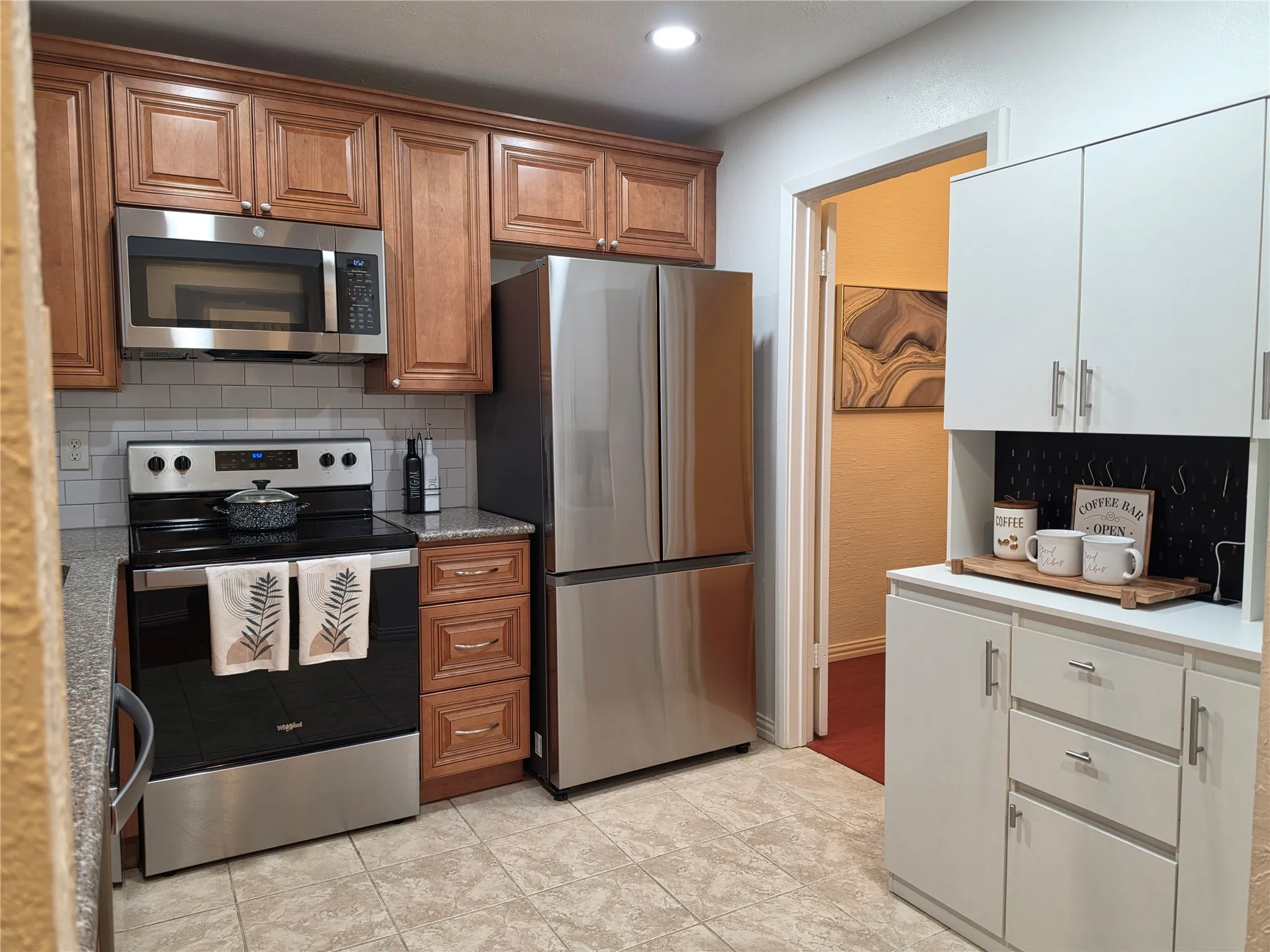 Condominium For Sale in Collin County , 3120 Devonshire Drive 231, Plano, Texas 75075, 2 Bedroom, 2 Bathroom, Garage spaces, 1,071 Sqft, built in 1984, mls#21353230, Real Estate Agent in Plano, Homes For Sale in Collin county, Homes For Sale in Plano, Realtor in Plano Texas, Real Estate Brokerage Independent Realty Texas, Luminita Cordes Realtor
