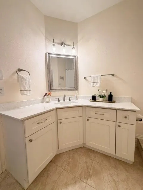 Condominium For Sale in Collin County , 3120 Devonshire Drive 231, Plano, Texas 75075, 2 Bedroom, 2 Bathroom, Garage spaces, 1,071 Sqft, built in 1984, mls#21353230, Real Estate Agent in Plano, Homes For Sale in Collin county, Homes For Sale in Plano, Realtor in Plano Texas, Real Estate Brokerage Independent Realty Texas, Luminita Cordes Realtor