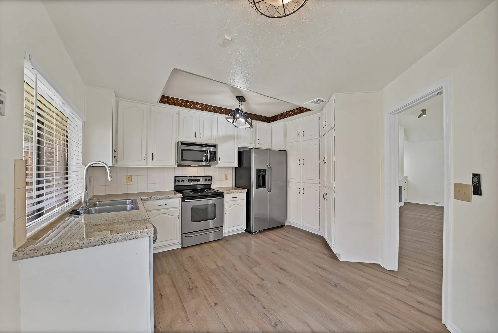 Single Family Residence For Sale in Dallas County , 4021 Winter Park Lane, Addison, Texas 75001, 2 Bedroom, 2 Bathroom, 2 Garage spaces, 1,371 Sqft, built in 1980, mls#21353635, Real Estate Agent in Addison, Homes For Sale in Dallas county, Homes For Sale in Addison, Realtor in Addison Texas, Real Estate Brokerage Independent Realty Texas, Luminita Cordes Realtor