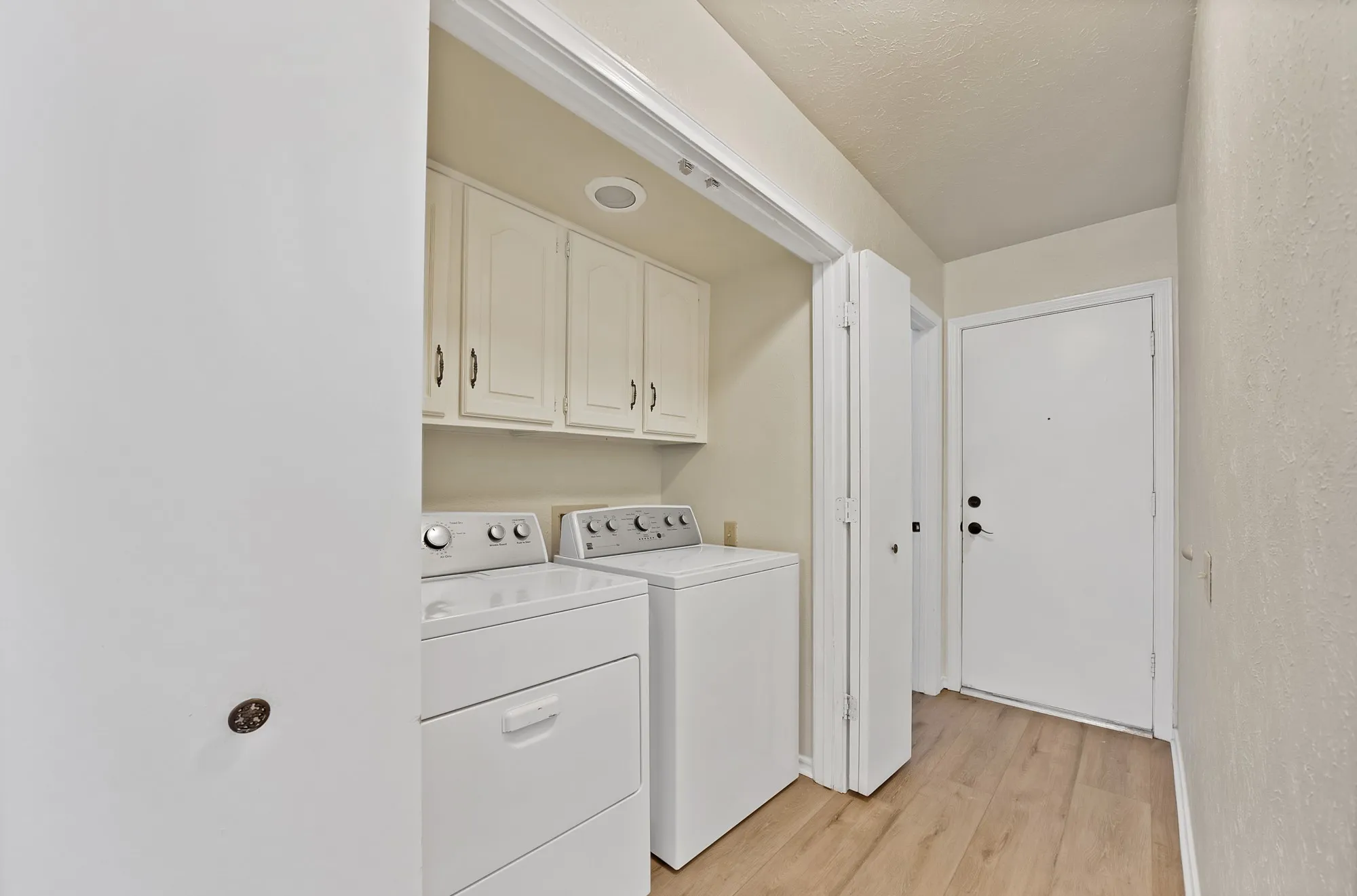 Single Family Residence For Sale in Dallas County , 4021 Winter Park Lane, Addison, Texas 75001, 2 Bedroom, 2 Bathroom, 2 Garage spaces, 1,371 Sqft, built in 1980, mls#21353635, Real Estate Agent in Addison, Homes For Sale in Dallas county, Homes For Sale in Addison, Realtor in Addison Texas, Real Estate Brokerage Independent Realty Texas, Luminita Cordes Realtor