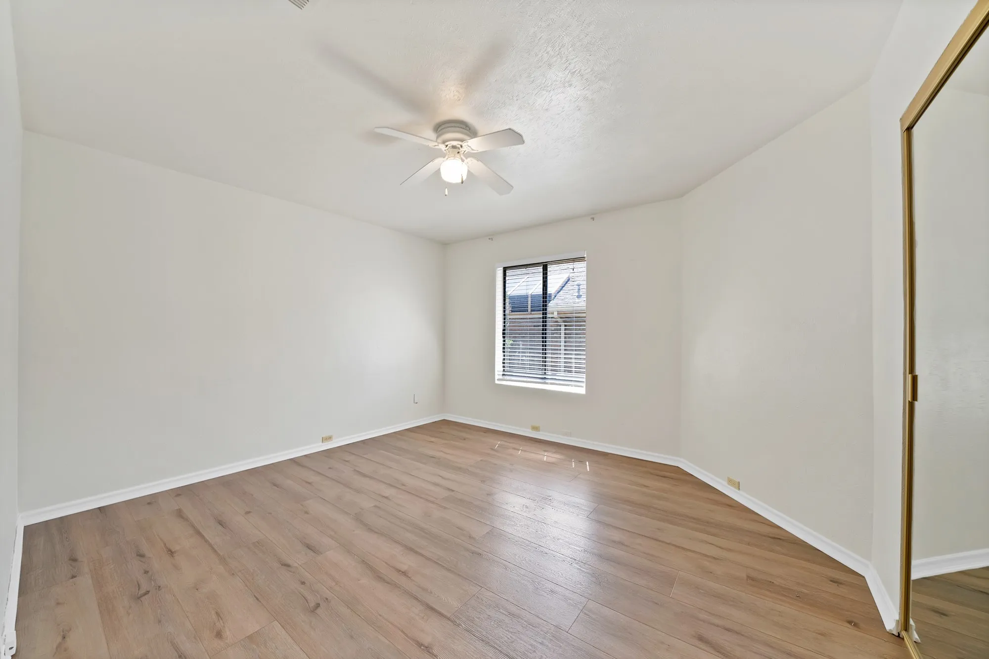 Single Family Residence For Sale in Dallas County , 4021 Winter Park Lane, Addison, Texas 75001, 2 Bedroom, 2 Bathroom, 2 Garage spaces, 1,371 Sqft, built in 1980, mls#21353635, Real Estate Agent in Addison, Homes For Sale in Dallas county, Homes For Sale in Addison, Realtor in Addison Texas, Real Estate Brokerage Independent Realty Texas, Luminita Cordes Realtor