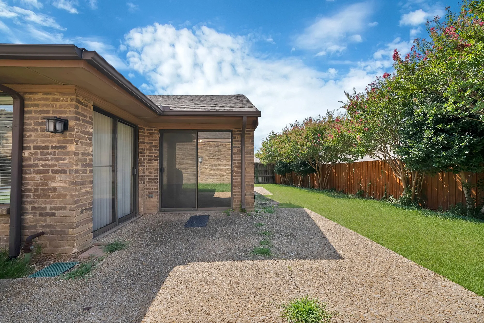Single Family Residence For Sale in Dallas County , 4021 Winter Park Lane, Addison, Texas 75001, 2 Bedroom, 2 Bathroom, 2 Garage spaces, 1,371 Sqft, built in 1980, mls#21353635, Real Estate Agent in Addison, Homes For Sale in Dallas county, Homes For Sale in Addison, Realtor in Addison Texas, Real Estate Brokerage Independent Realty Texas, Luminita Cordes Realtor