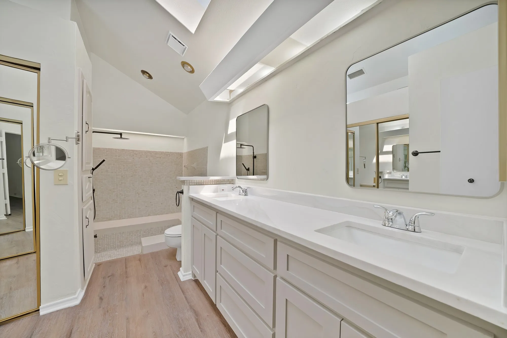 Single Family Residence For Sale in Dallas County , 4021 Winter Park Lane, Addison, Texas 75001, 2 Bedroom, 2 Bathroom, 2 Garage spaces, 1,371 Sqft, built in 1980, mls#21353635, Real Estate Agent in Addison, Homes For Sale in Dallas county, Homes For Sale in Addison, Realtor in Addison Texas, Real Estate Brokerage Independent Realty Texas, Luminita Cordes Realtor