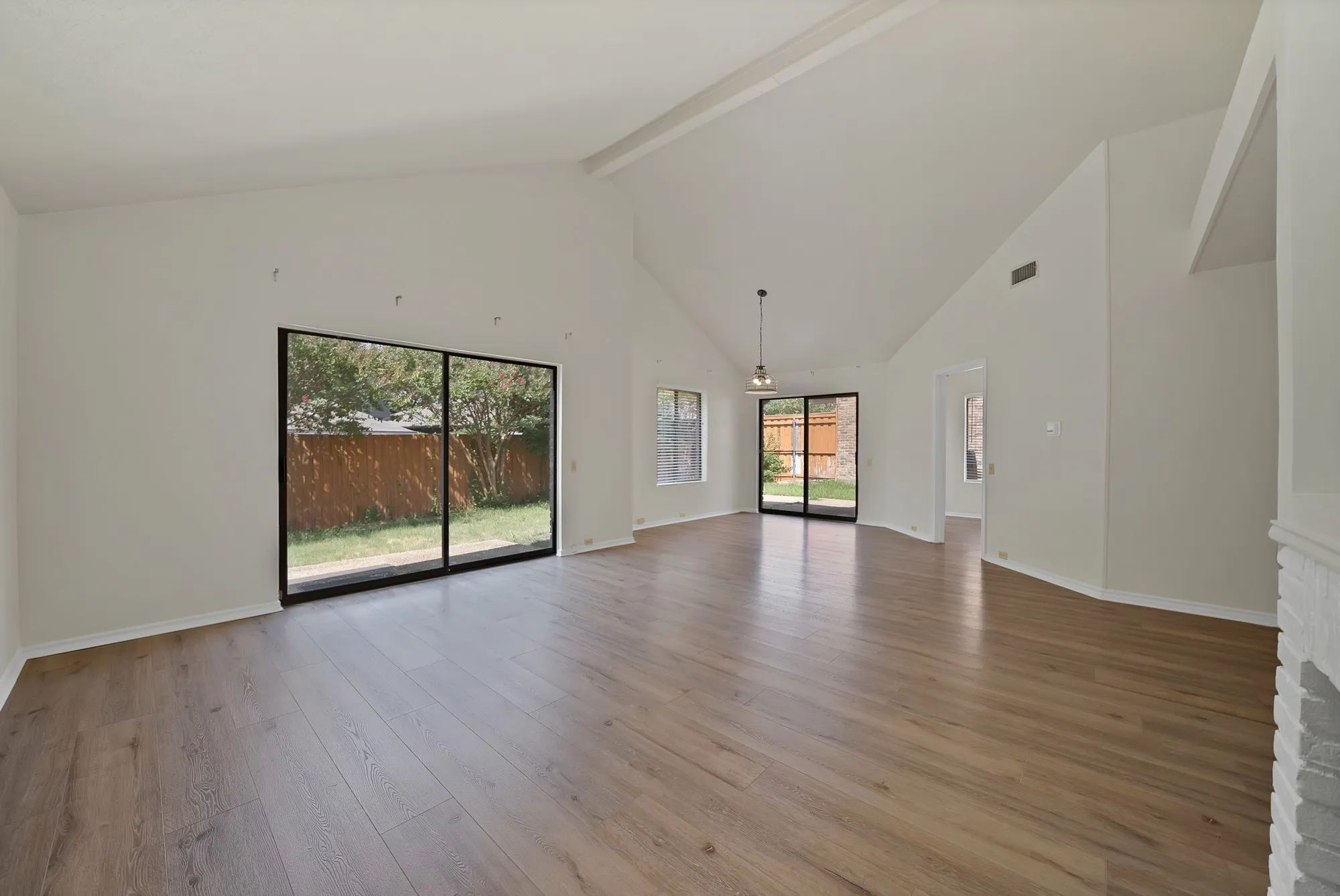 Single Family Residence For Sale in Dallas County , 4021 Winter Park Lane, Addison, Texas 75001, 2 Bedroom, 2 Bathroom, 2 Garage spaces, 1,371 Sqft, built in 1980, mls#21353635, Real Estate Agent in Addison, Homes For Sale in Dallas county, Homes For Sale in Addison, Realtor in Addison Texas, Real Estate Brokerage Independent Realty Texas, Luminita Cordes Realtor