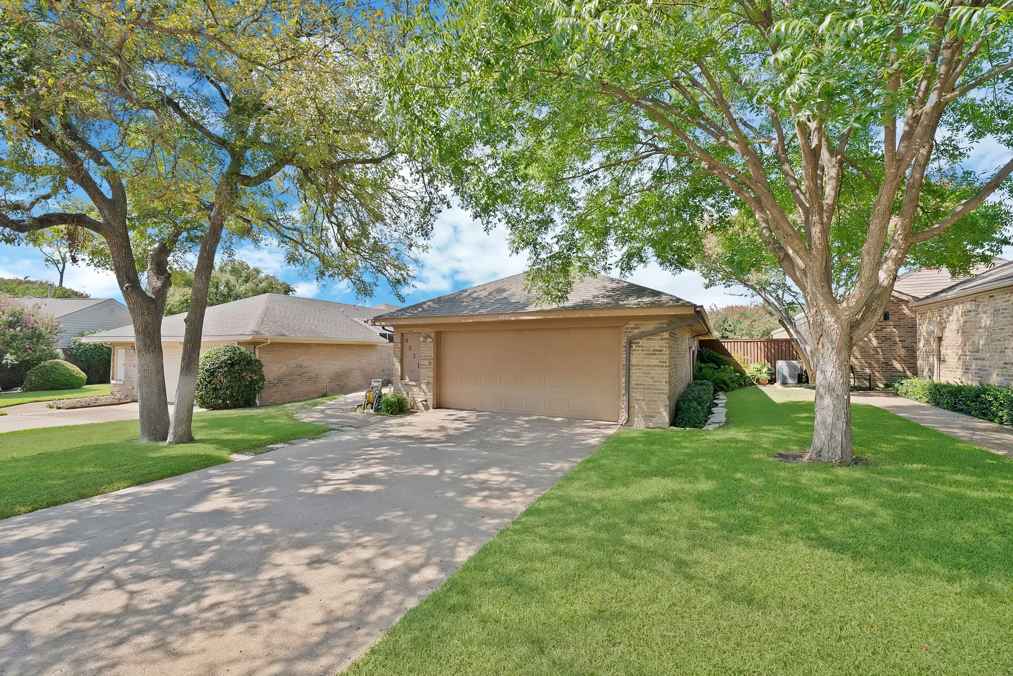 Single Family Residence For Sale in Dallas County , 4021 Winter Park Lane, Addison, Texas 75001, 2 Bedroom, 2 Bathroom, 2 Garage spaces, 1,371 Sqft, built in 1980, mls#21353635, Real Estate Agent in Addison, Homes For Sale in Dallas county, Homes For Sale in Addison, Realtor in Addison Texas, Real Estate Brokerage Independent Realty Texas, Luminita Cordes Realtor