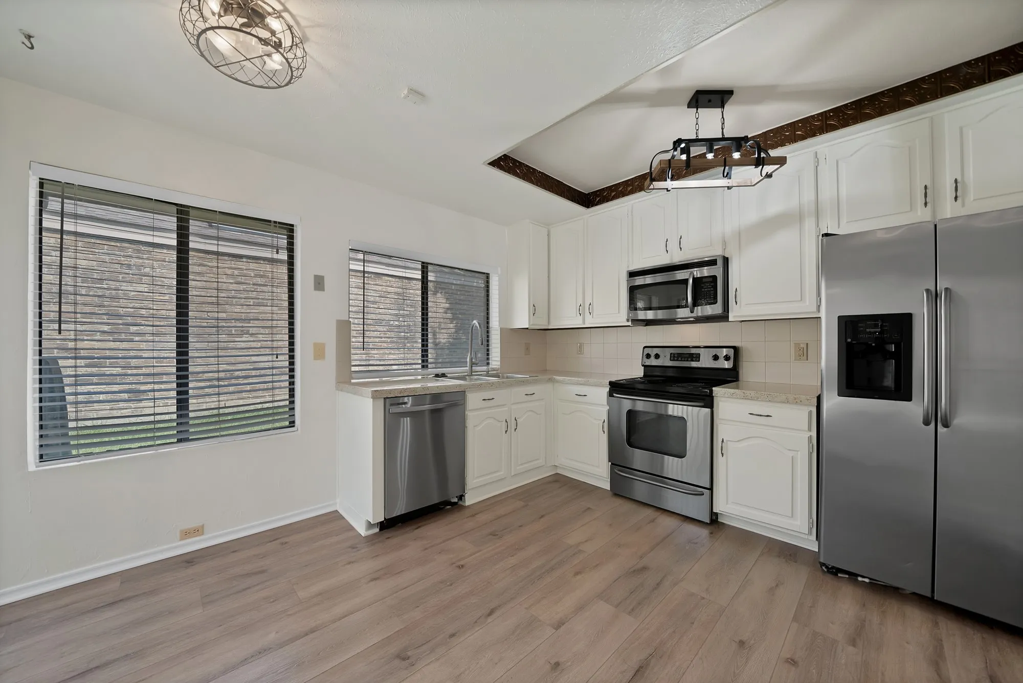 Single Family Residence For Sale in Dallas County , 4021 Winter Park Lane, Addison, Texas 75001, 2 Bedroom, 2 Bathroom, 2 Garage spaces, 1,371 Sqft, built in 1980, mls#21353635, Real Estate Agent in Addison, Homes For Sale in Dallas county, Homes For Sale in Addison, Realtor in Addison Texas, Real Estate Brokerage Independent Realty Texas, Luminita Cordes Realtor