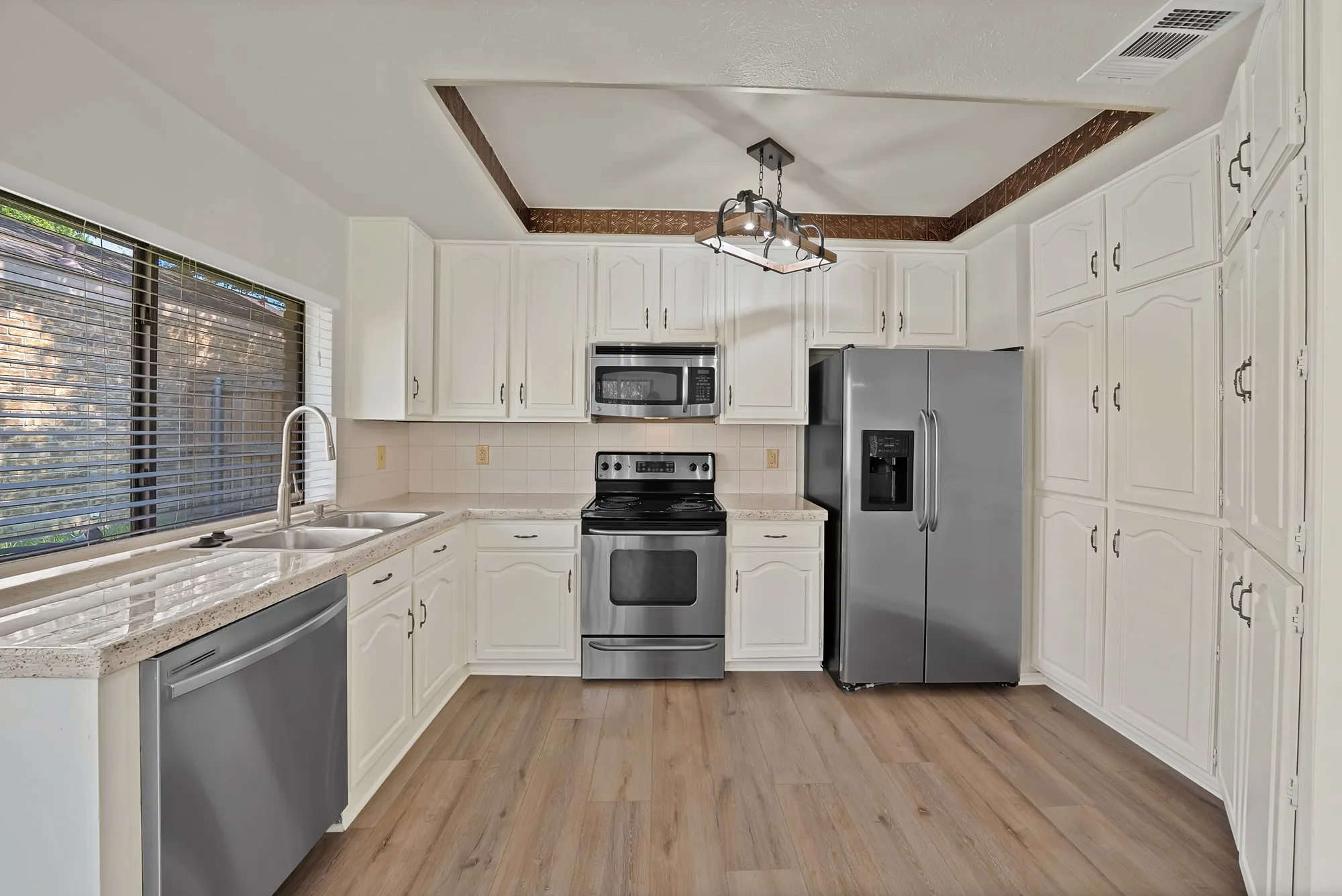 Single Family Residence For Sale in Dallas County , 4021 Winter Park Lane, Addison, Texas 75001, 2 Bedroom, 2 Bathroom, 2 Garage spaces, 1,371 Sqft, built in 1980, mls#21353635, Real Estate Agent in Addison, Homes For Sale in Dallas county, Homes For Sale in Addison, Realtor in Addison Texas, Real Estate Brokerage Independent Realty Texas, Luminita Cordes Realtor