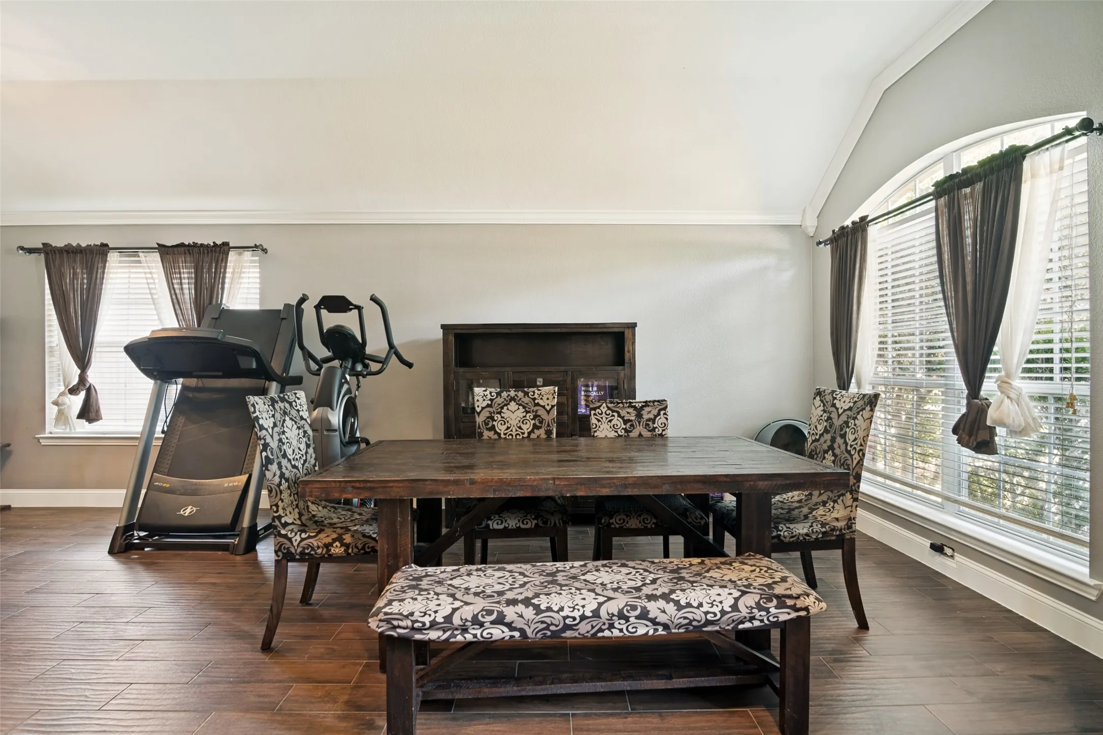 Front room can easily be closed in for an office!