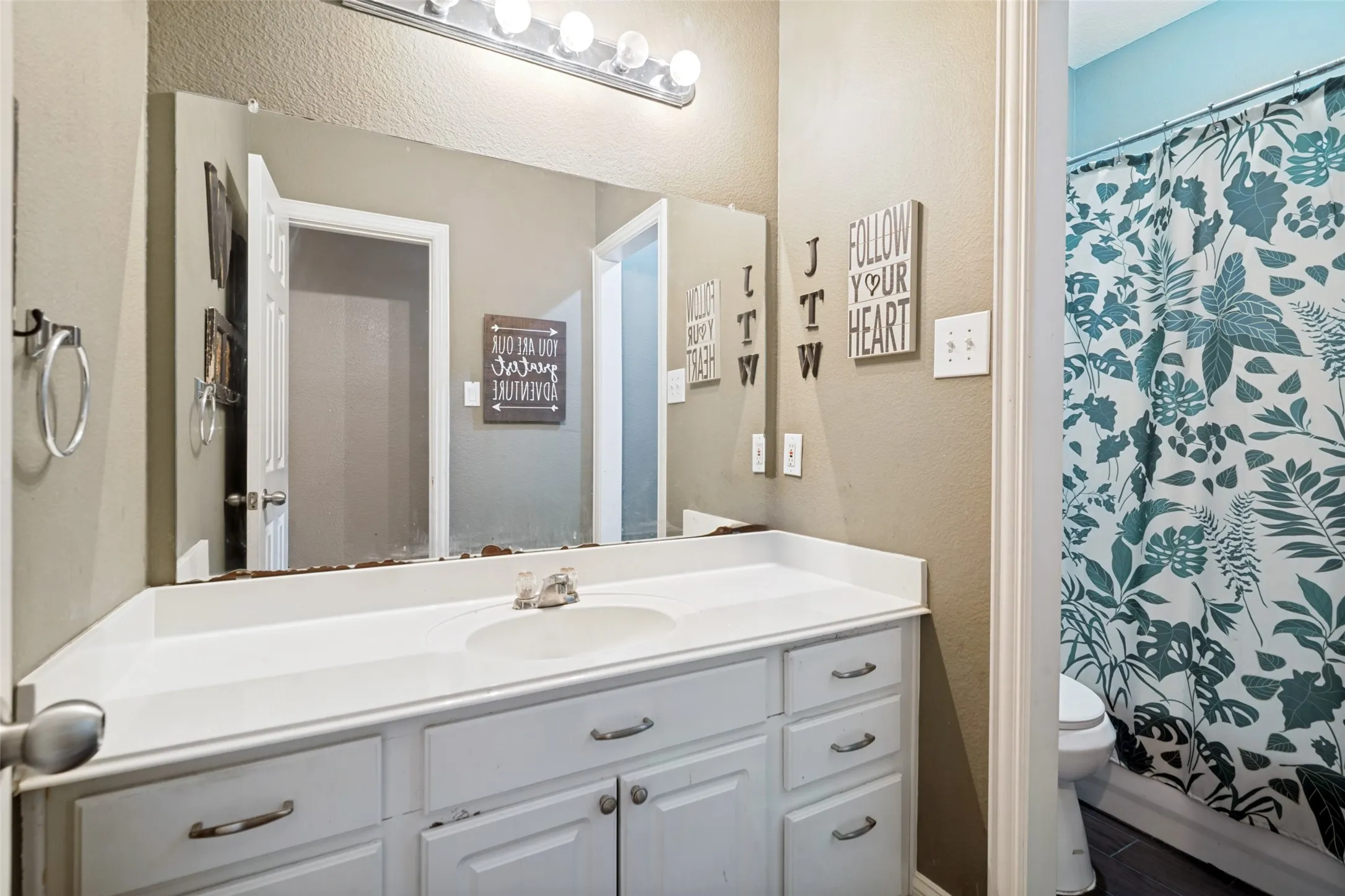Secondary bathroom