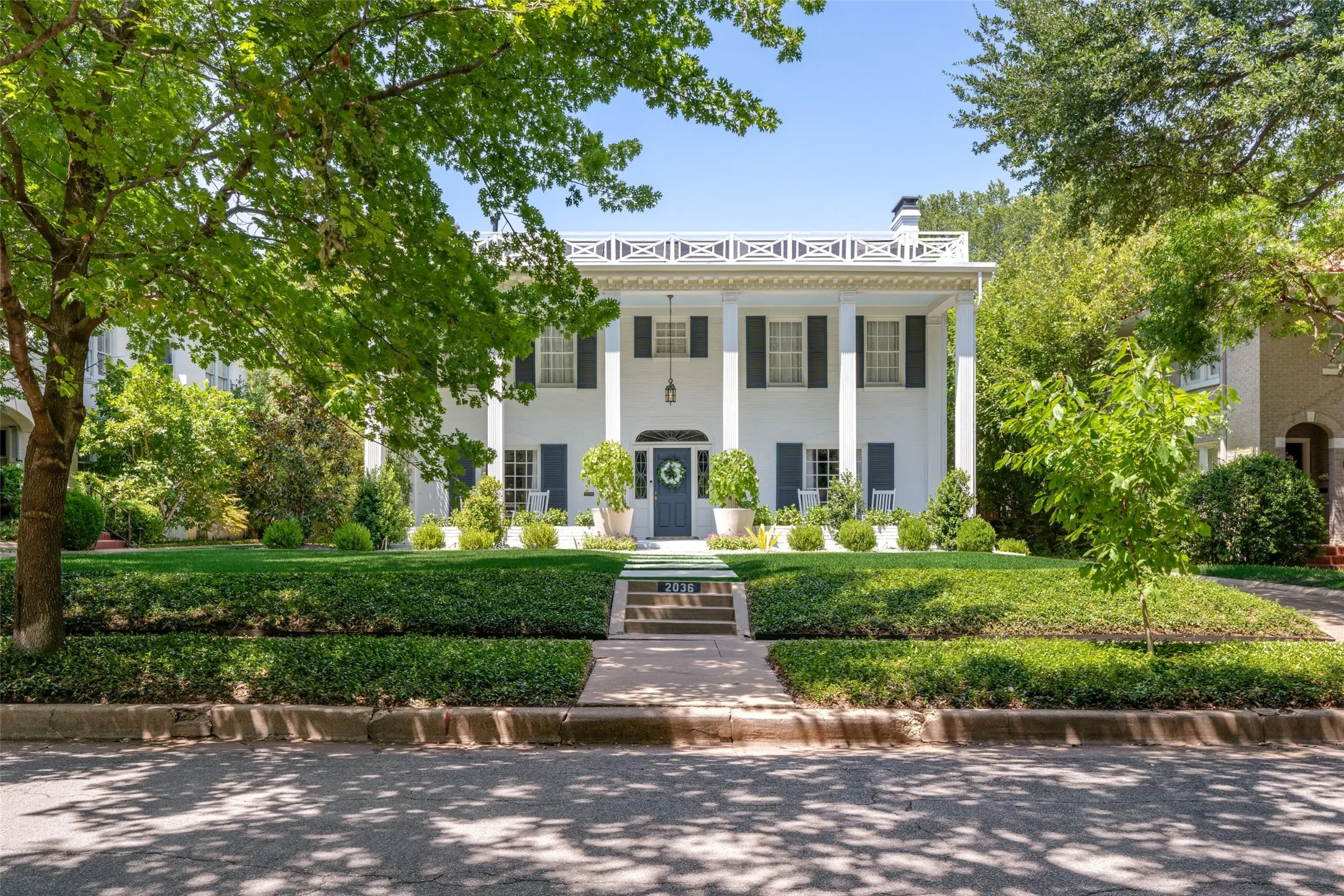 Single Family Residence For Sale in Tarrant County , 2036 Windsor Place, Fort Worth, Texas 76110, 4 Bedroom, 4 Bathroom, 2 Garage spaces, 3,137 Sqft, built in 1938, mls#21353416, Real Estate Agent in Fort Worth, Homes For Sale in Tarrant county, Homes For Sale in Fort Worth, Realtor in Fort Worth Texas, Real Estate Brokerage Independent Realty Texas, Luminita Cordes Realtor