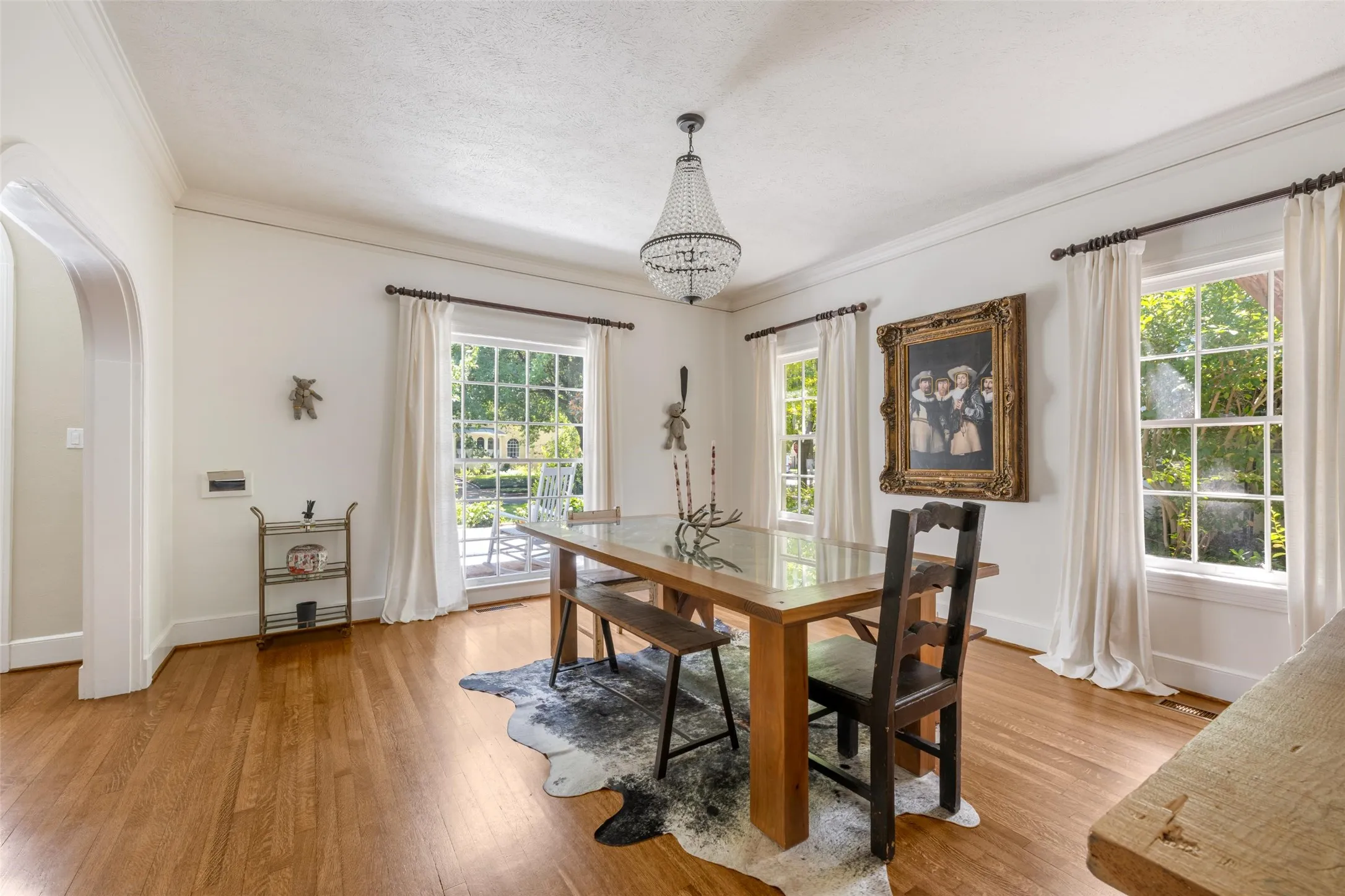 Single Family Residence For Sale in Tarrant County , 2036 Windsor Place, Fort Worth, Texas 76110, 4 Bedroom, 4 Bathroom, 2 Garage spaces, 3,137 Sqft, built in 1938, mls#21353416, Real Estate Agent in Fort Worth, Homes For Sale in Tarrant county, Homes For Sale in Fort Worth, Realtor in Fort Worth Texas, Real Estate Brokerage Independent Realty Texas, Luminita Cordes Realtor