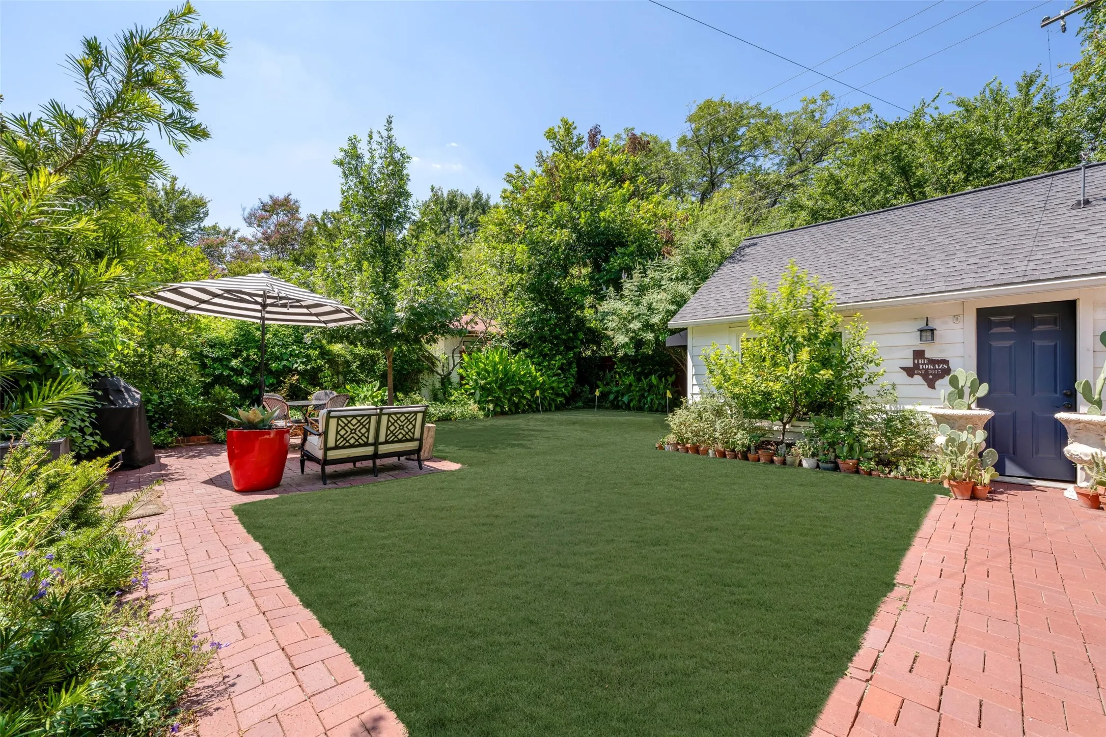 Single Family Residence For Sale in Tarrant County , 2036 Windsor Place, Fort Worth, Texas 76110, 4 Bedroom, 4 Bathroom, 2 Garage spaces, 3,137 Sqft, built in 1938, mls#21353416, Real Estate Agent in Fort Worth, Homes For Sale in Tarrant county, Homes For Sale in Fort Worth, Realtor in Fort Worth Texas, Real Estate Brokerage Independent Realty Texas, Luminita Cordes Realtor