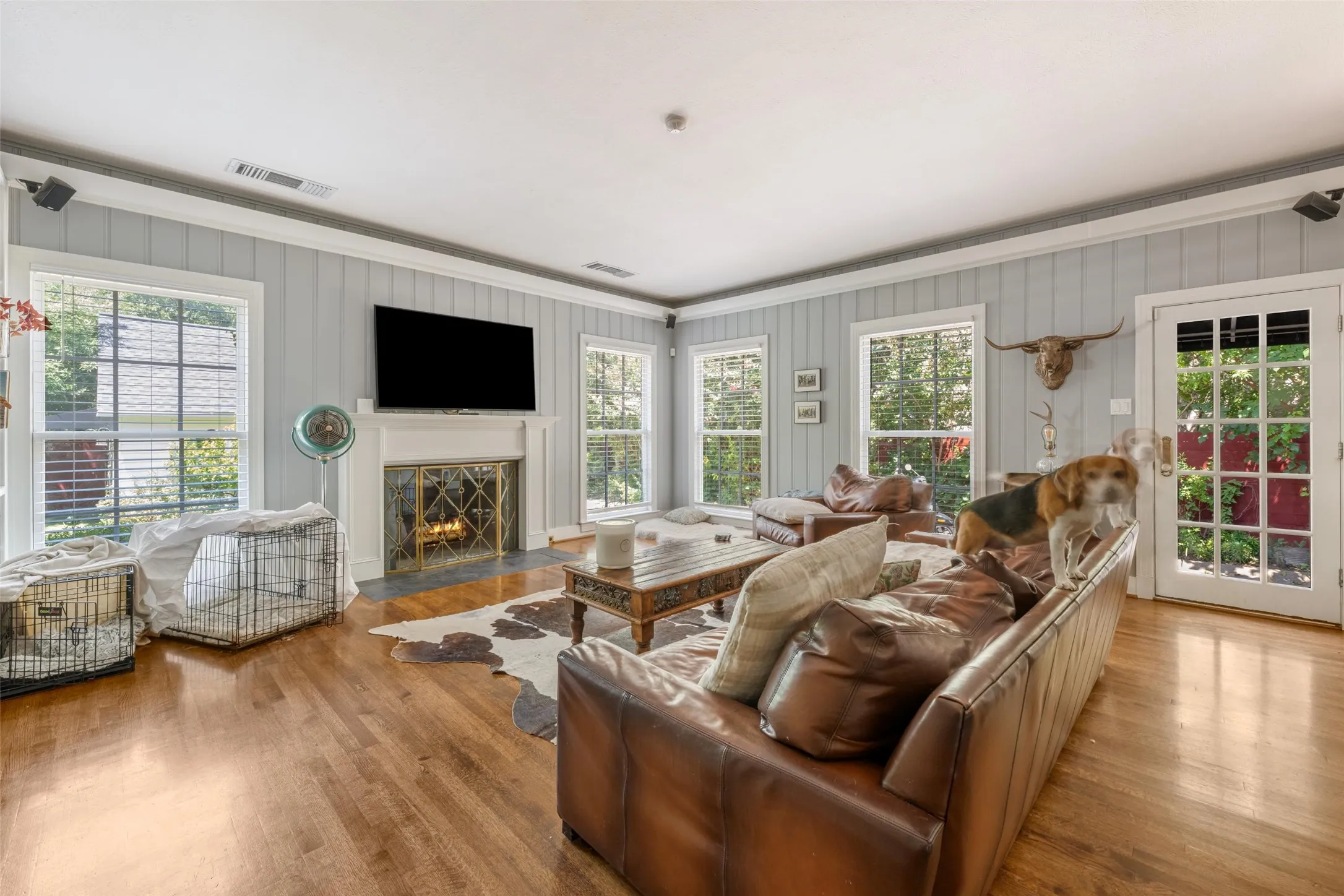 Single Family Residence For Sale in Tarrant County , 2036 Windsor Place, Fort Worth, Texas 76110, 4 Bedroom, 4 Bathroom, 2 Garage spaces, 3,137 Sqft, built in 1938, mls#21353416, Real Estate Agent in Fort Worth, Homes For Sale in Tarrant county, Homes For Sale in Fort Worth, Realtor in Fort Worth Texas, Real Estate Brokerage Independent Realty Texas, Luminita Cordes Realtor