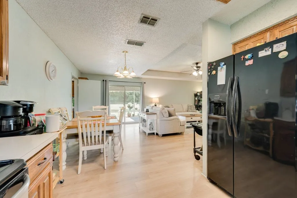 Single Family Residence For Sale in Ellis County , 121 Tracy Drive, Waxahachie, Texas 75165, 3 Bedroom, 2 Bathroom, 2 Garage spaces, 1,391 Sqft, built in 1983, mls#21338625, Real Estate Agent in Waxahachie, Homes For Sale in Ellis county, Homes For Sale in Waxahachie, Realtor in Waxahachie Texas, Real Estate Brokerage Independent Realty Texas, Luminita Cordes Realtor