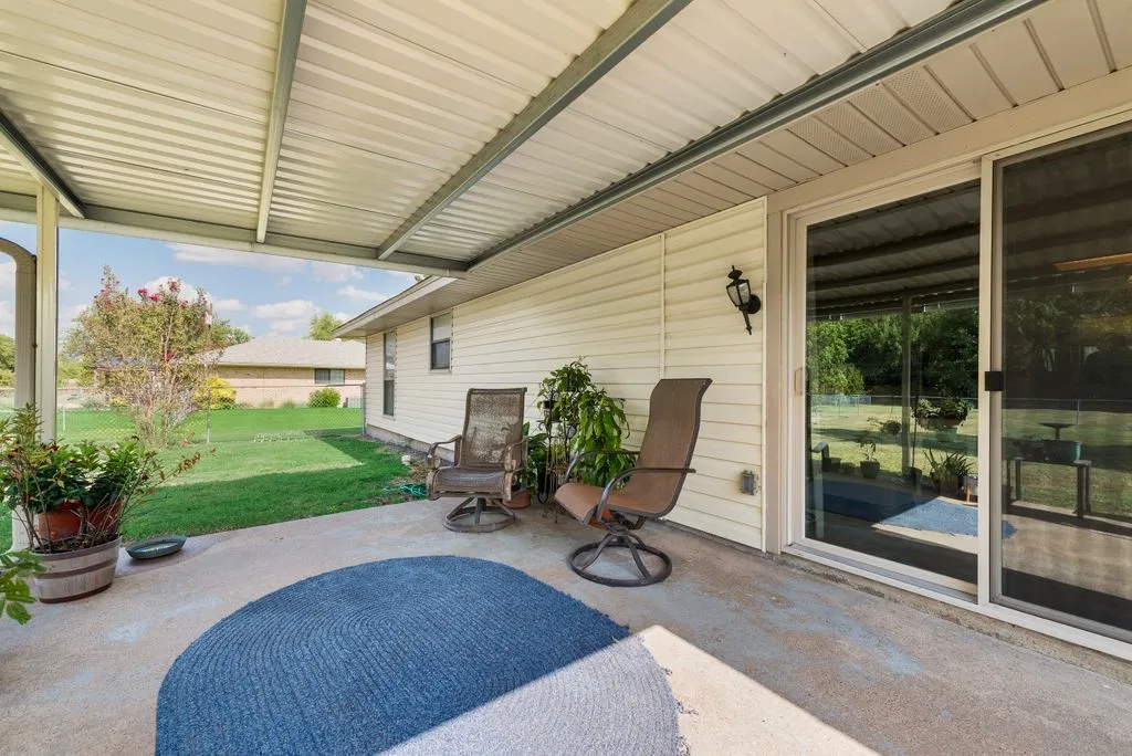 Spacious Relaxing Patio