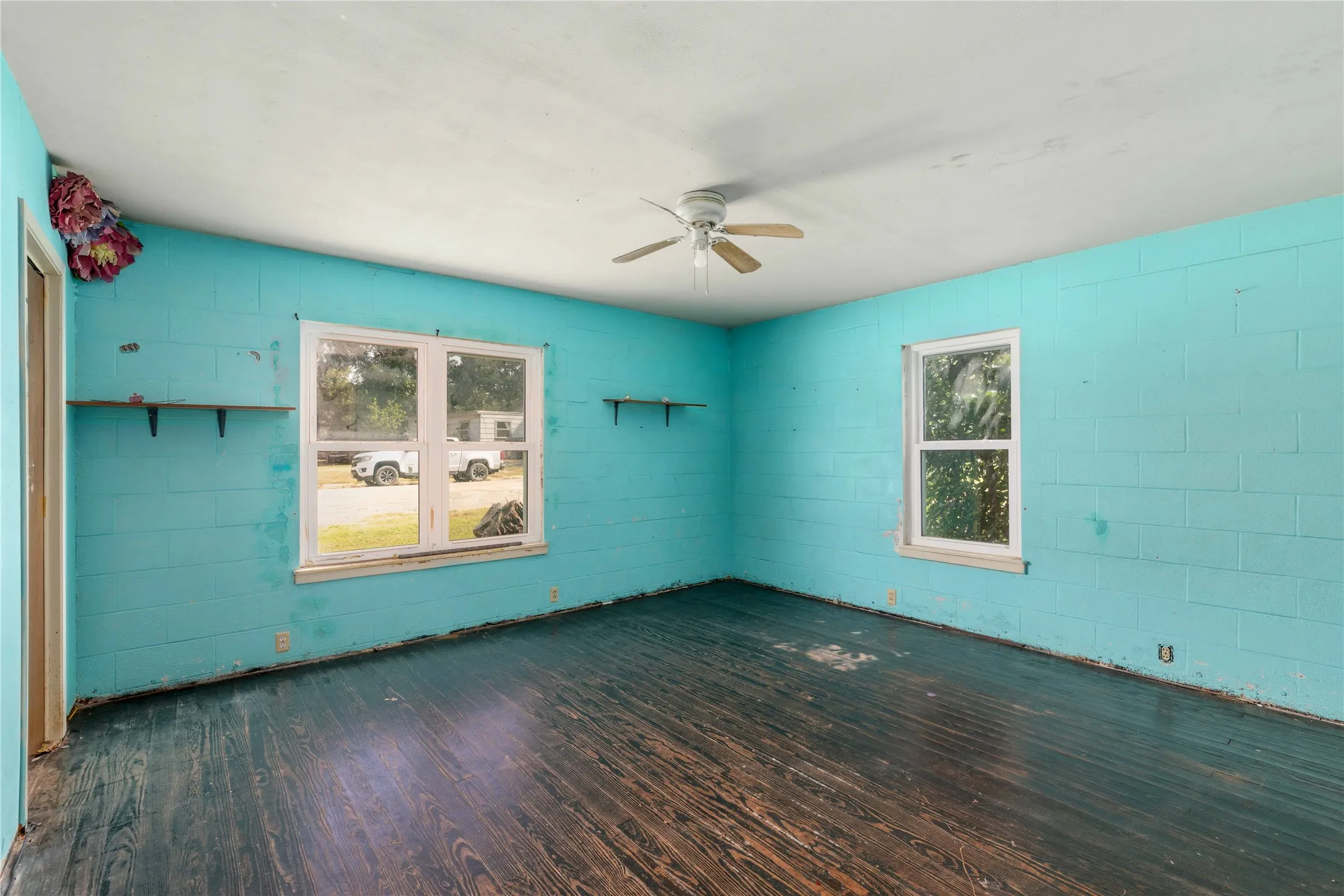 Single Family Residence For Sale in Coleman County , 505 Willis Street, Santa Anna, Texas 76878, 2 Bedrooms, 2 Bathrooms, 1 Garage spaces, 2,265 Sqft, built in 1940, Price $85,000, mls#21353706, Real Estate Agent in Santa Anna, Homes For Sale in Coleman county, Homes For Sale in Santa Anna, Realtor in Santa Anna Texas, Real Estate Brokerage Independent Realty Texas, Luminita Cordes Realtor