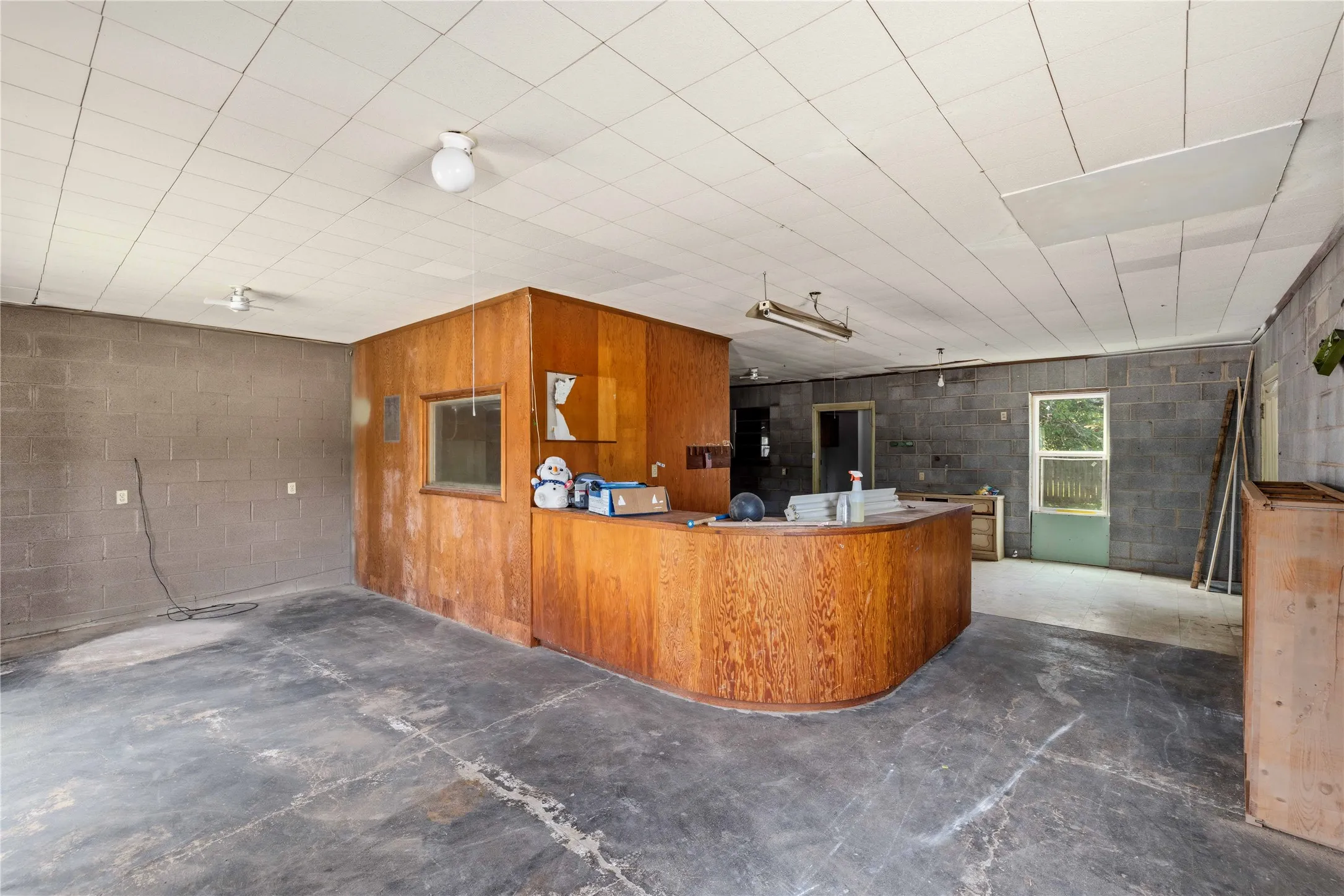 Single Family Residence For Sale in Coleman County , 505 Willis Street, Santa Anna, Texas 76878, 2 Bedrooms, 2 Bathrooms, 1 Garage spaces, 2,265 Sqft, built in 1940, Price $85,000, mls#21353706, Real Estate Agent in Santa Anna, Homes For Sale in Coleman county, Homes For Sale in Santa Anna, Realtor in Santa Anna Texas, Real Estate Brokerage Independent Realty Texas, Luminita Cordes Realtor