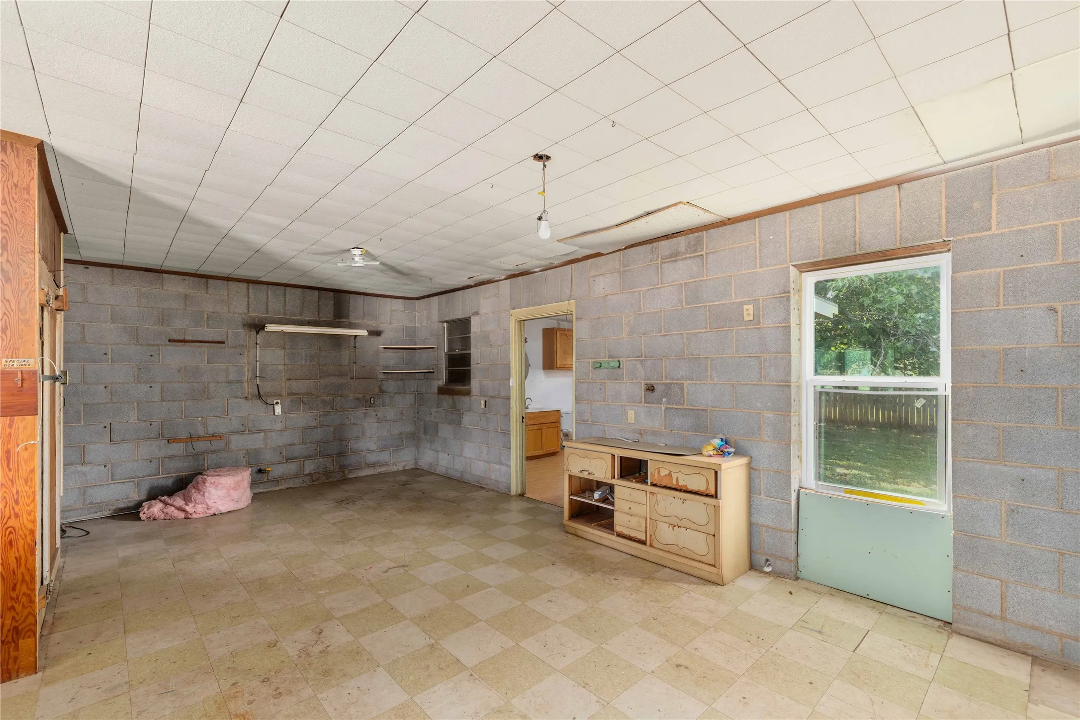 Single Family Residence For Sale in Coleman County , 505 Willis Street, Santa Anna, Texas 76878, 2 Bedrooms, 2 Bathrooms, 1 Garage spaces, 2,265 Sqft, built in 1940, Price $85,000, mls#21353706, Real Estate Agent in Santa Anna, Homes For Sale in Coleman county, Homes For Sale in Santa Anna, Realtor in Santa Anna Texas, Real Estate Brokerage Independent Realty Texas, Luminita Cordes Realtor