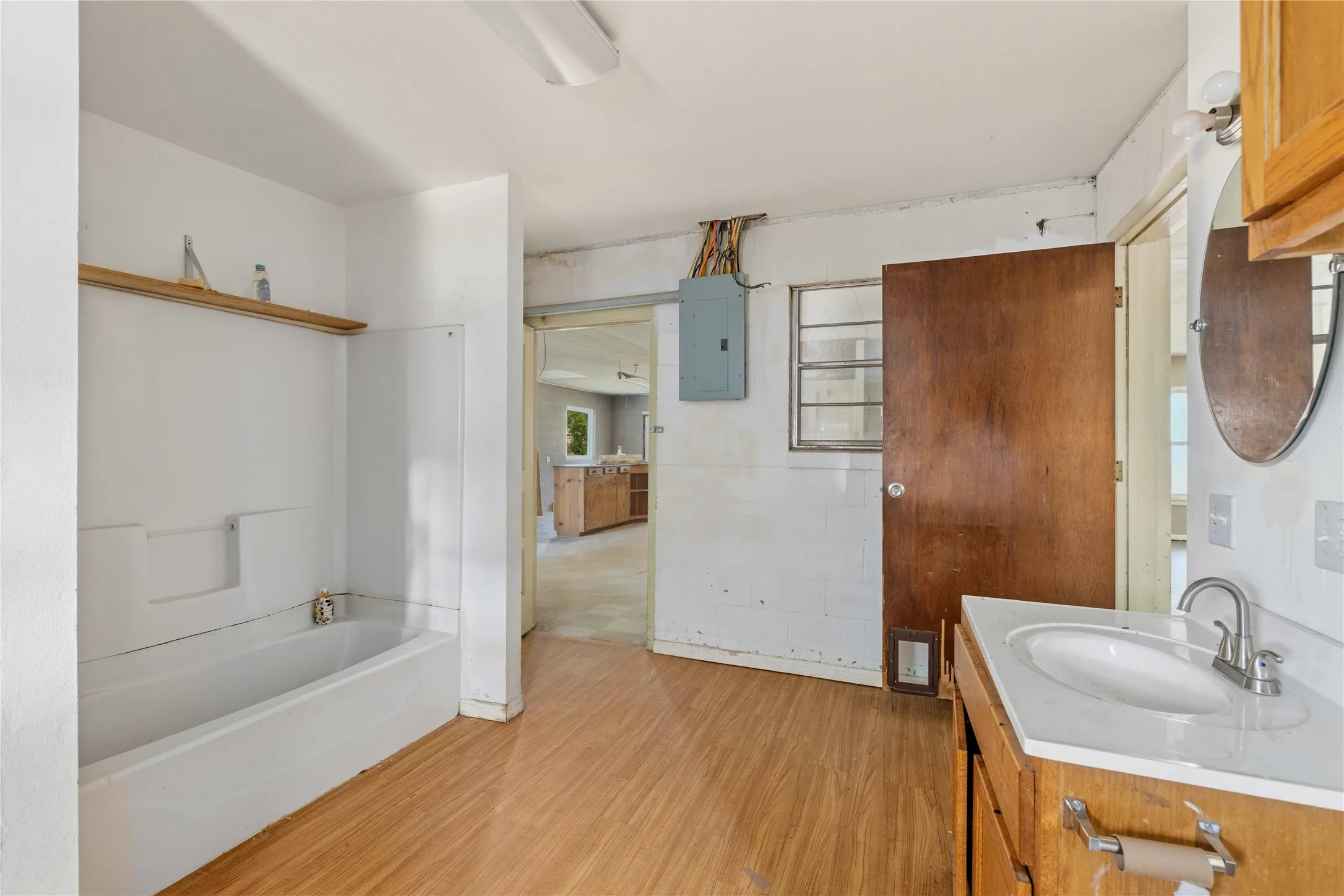 Single Family Residence For Sale in Coleman County , 505 Willis Street, Santa Anna, Texas 76878, 2 Bedrooms, 2 Bathrooms, 1 Garage spaces, 2,265 Sqft, built in 1940, Price $85,000, mls#21353706, Real Estate Agent in Santa Anna, Homes For Sale in Coleman county, Homes For Sale in Santa Anna, Realtor in Santa Anna Texas, Real Estate Brokerage Independent Realty Texas, Luminita Cordes Realtor