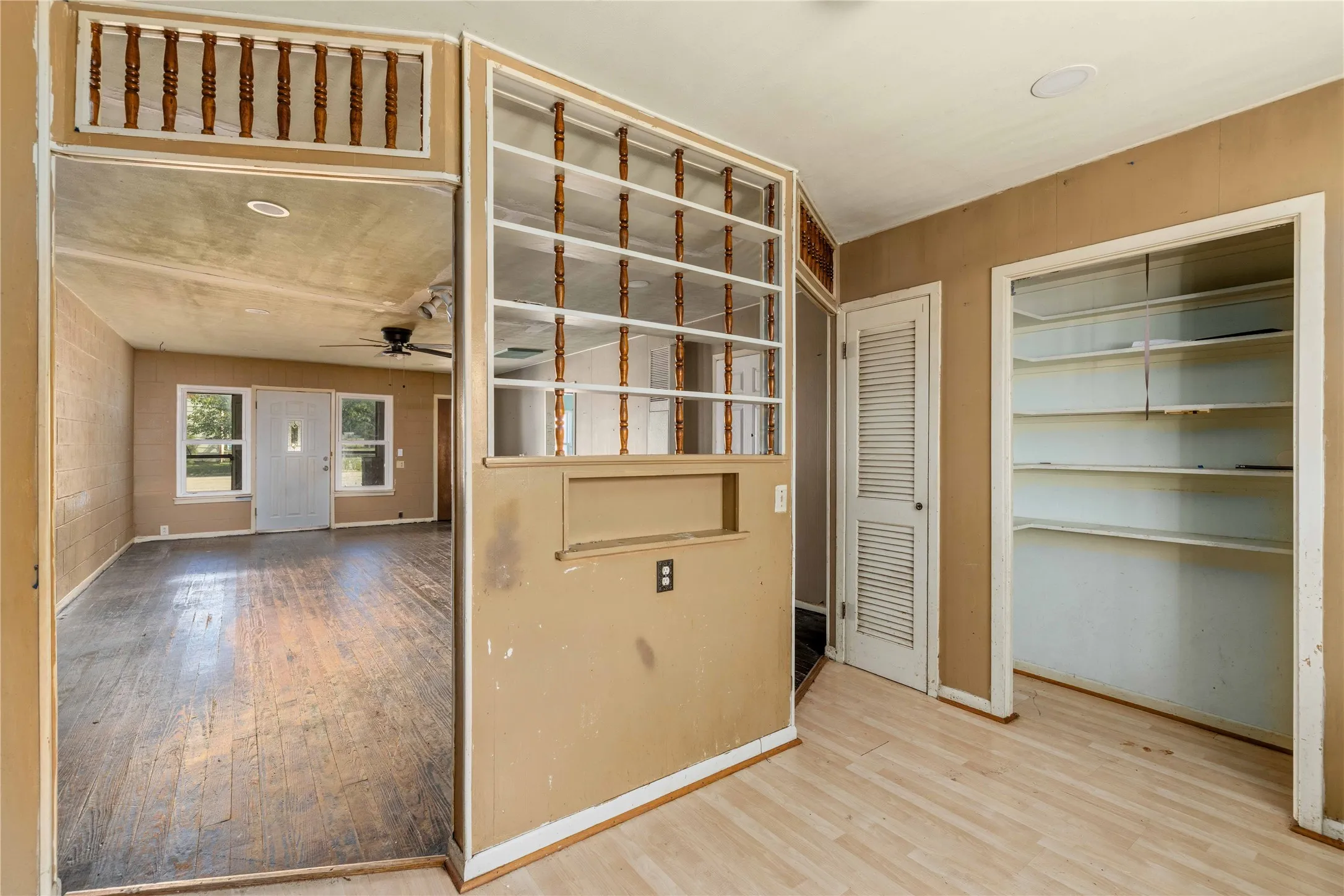 Single Family Residence For Sale in Coleman County , 505 Willis Street, Santa Anna, Texas 76878, 2 Bedrooms, 2 Bathrooms, 1 Garage spaces, 2,265 Sqft, built in 1940, Price $85,000, mls#21353706, Real Estate Agent in Santa Anna, Homes For Sale in Coleman county, Homes For Sale in Santa Anna, Realtor in Santa Anna Texas, Real Estate Brokerage Independent Realty Texas, Luminita Cordes Realtor