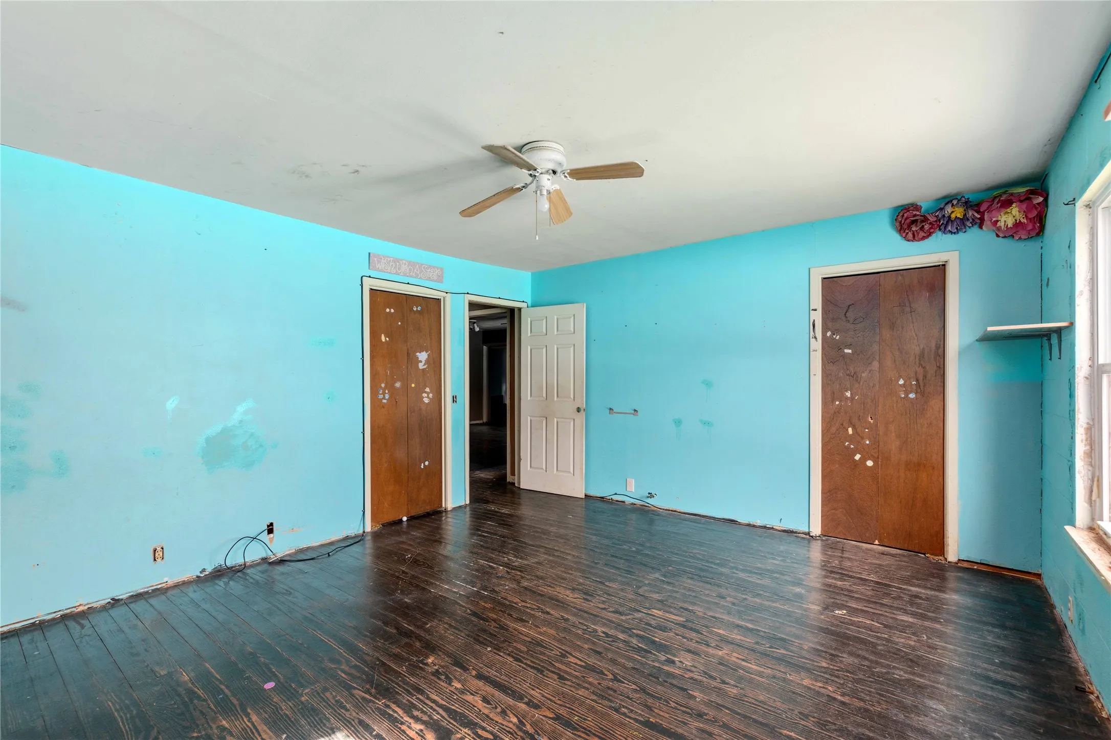 Single Family Residence For Sale in Coleman County , 505 Willis Street, Santa Anna, Texas 76878, 2 Bedrooms, 2 Bathrooms, 1 Garage spaces, 2,265 Sqft, built in 1940, Price $85,000, mls#21353706, Real Estate Agent in Santa Anna, Homes For Sale in Coleman county, Homes For Sale in Santa Anna, Realtor in Santa Anna Texas, Real Estate Brokerage Independent Realty Texas, Luminita Cordes Realtor