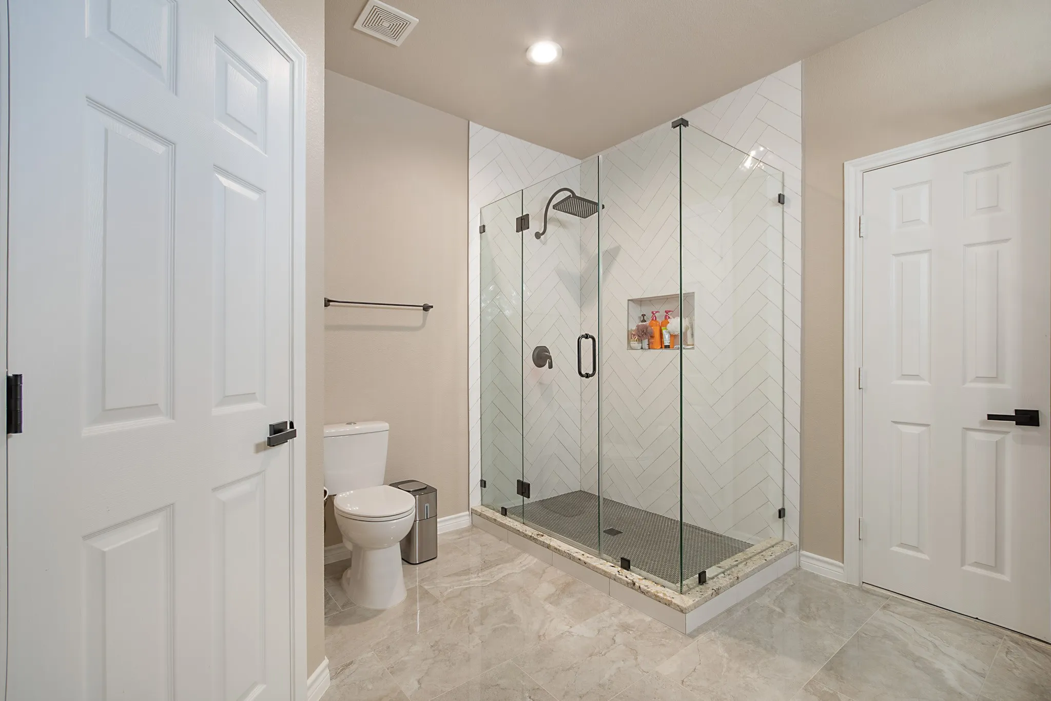 Single Family Residence For Sale in Collin County , 4701 Lake Drive, Celina, Texas 75009, 5 Bedroom, 4 Bathroom, 3 Garage spaces, 5,197 Sqft, built in 2003, mls#21349630, Real Estate Agent in Celina, Homes For Sale in Collin county, Homes For Sale in Celina, Realtor in Celina Texas, Real Estate Brokerage Independent Realty Texas, Luminita Cordes Realtor