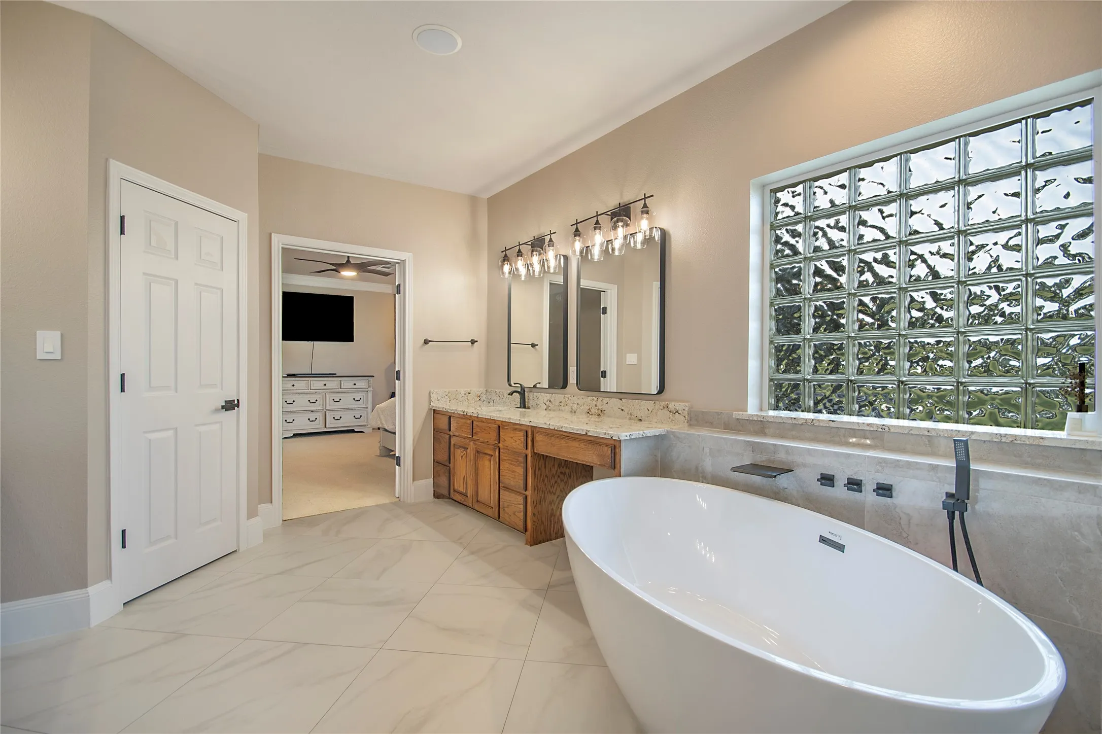 Single Family Residence For Sale in Collin County , 4701 Lake Drive, Celina, Texas 75009, 5 Bedroom, 4 Bathroom, 3 Garage spaces, 5,197 Sqft, built in 2003, mls#21349630, Real Estate Agent in Celina, Homes For Sale in Collin county, Homes For Sale in Celina, Realtor in Celina Texas, Real Estate Brokerage Independent Realty Texas, Luminita Cordes Realtor