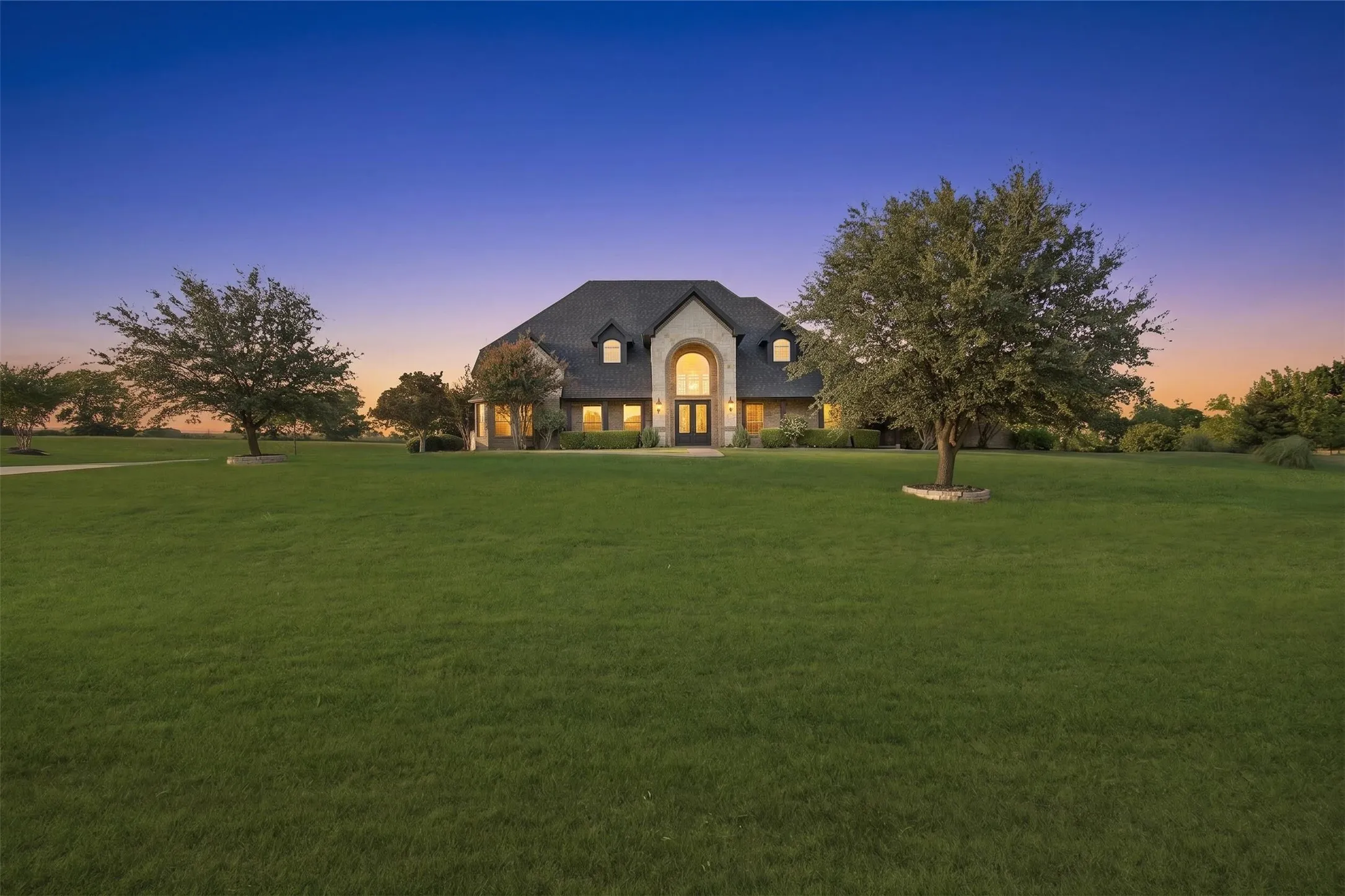 Single Family Residence For Sale in Collin County , 4701 Lake Drive, Celina, Texas 75009, 5 Bedroom, 4 Bathroom, 3 Garage spaces, 5,197 Sqft, built in 2003, mls#21349630, Real Estate Agent in Celina, Homes For Sale in Collin county, Homes For Sale in Celina, Realtor in Celina Texas, Real Estate Brokerage Independent Realty Texas, Luminita Cordes Realtor