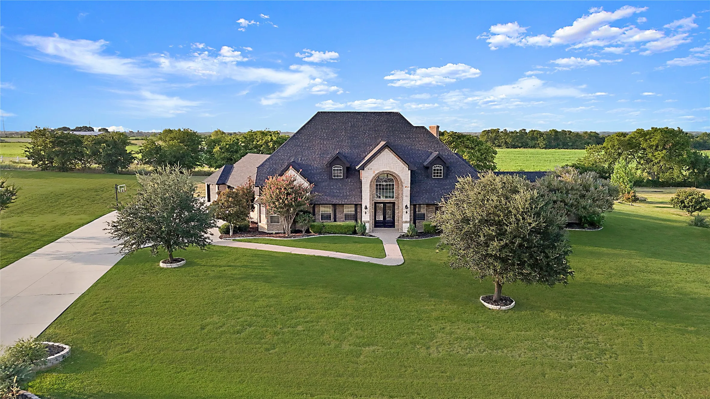 Single Family Residence For Sale in Collin County , 4701 Lake Drive, Celina, Texas 75009, 5 Bedroom, 4 Bathroom, 3 Garage spaces, 5,197 Sqft, built in 2003, mls#21349630, Real Estate Agent in Celina, Homes For Sale in Collin county, Homes For Sale in Celina, Realtor in Celina Texas, Real Estate Brokerage Independent Realty Texas, Luminita Cordes Realtor