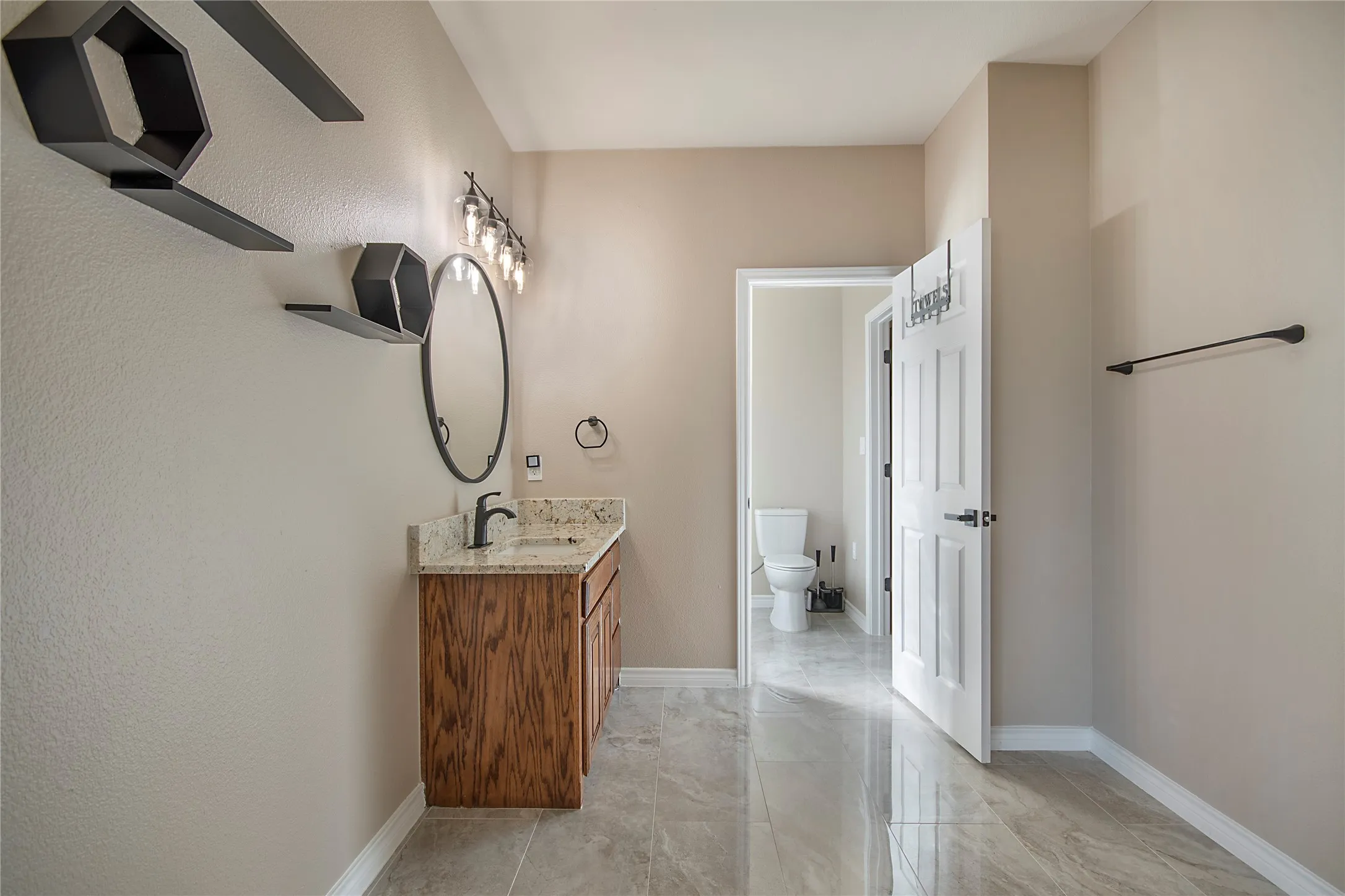 Single Family Residence For Sale in Collin County , 4701 Lake Drive, Celina, Texas 75009, 5 Bedroom, 4 Bathroom, 3 Garage spaces, 5,197 Sqft, built in 2003, mls#21349630, Real Estate Agent in Celina, Homes For Sale in Collin county, Homes For Sale in Celina, Realtor in Celina Texas, Real Estate Brokerage Independent Realty Texas, Luminita Cordes Realtor