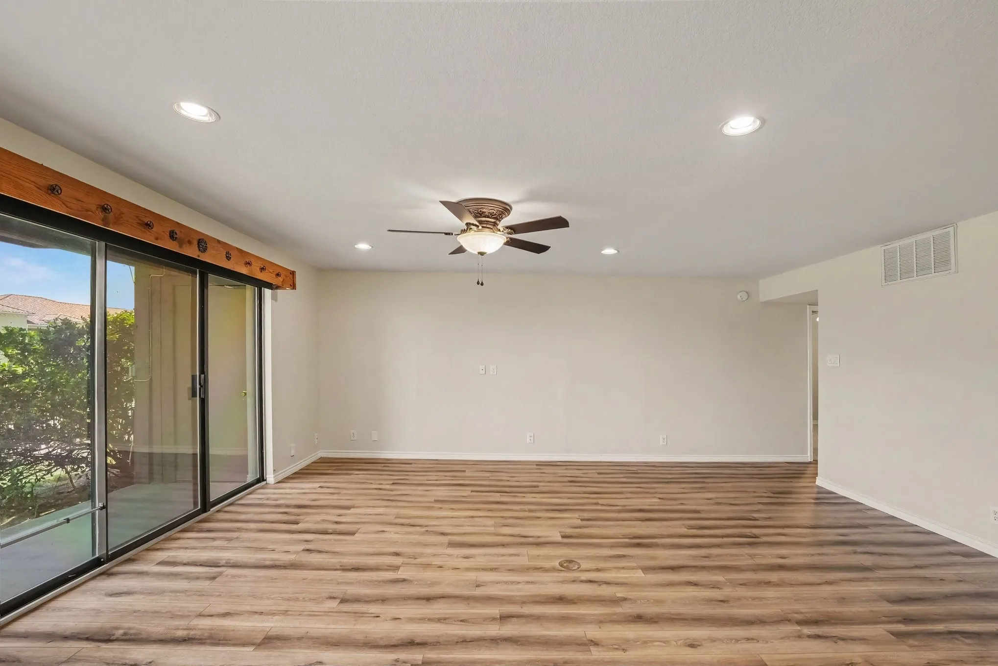 Condominium For Sale in Rockwall County , 1505 Signal Ridge Place, Rockwall, Texas 75032, 2 Bedroom, 2 Bathroom, Garage spaces, 1,185 Sqft, built in 1985, mls#21350425, Real Estate Agent in Rockwall, Homes For Sale in Rockwall county, Homes For Sale in Rockwall, Realtor in Rockwall Texas, Real Estate Brokerage Independent Realty Texas, Luminita Cordes Realtor
