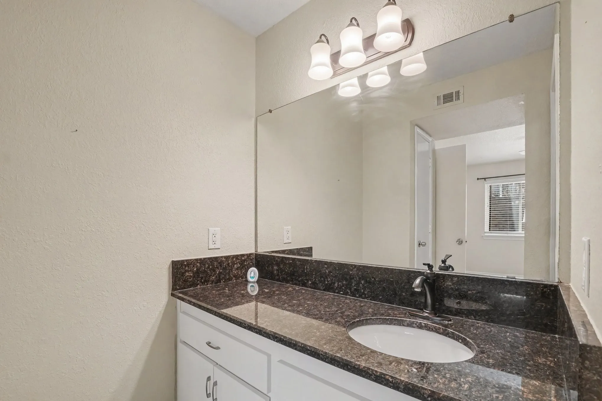 Condominium For Sale in Rockwall County , 1505 Signal Ridge Place, Rockwall, Texas 75032, 2 Bedroom, 2 Bathroom, Garage spaces, 1,185 Sqft, built in 1985, mls#21350425, Real Estate Agent in Rockwall, Homes For Sale in Rockwall county, Homes For Sale in Rockwall, Realtor in Rockwall Texas, Real Estate Brokerage Independent Realty Texas, Luminita Cordes Realtor