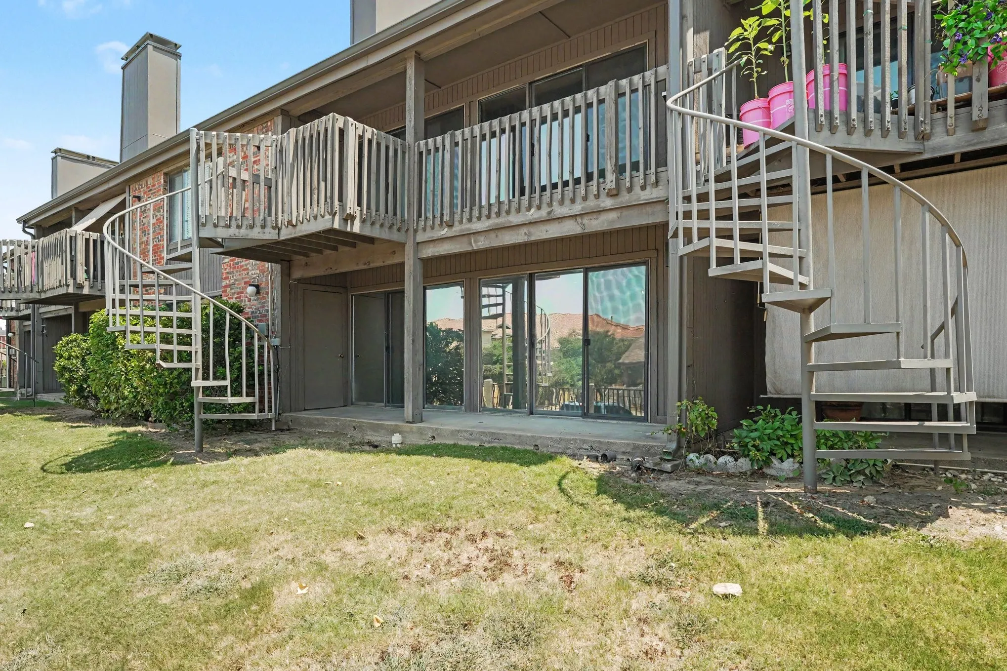 Condominium For Sale in Rockwall County , 1505 Signal Ridge Place, Rockwall, Texas 75032, 2 Bedroom, 2 Bathroom, Garage spaces, 1,185 Sqft, built in 1985, mls#21350425, Real Estate Agent in Rockwall, Homes For Sale in Rockwall county, Homes For Sale in Rockwall, Realtor in Rockwall Texas, Real Estate Brokerage Independent Realty Texas, Luminita Cordes Realtor