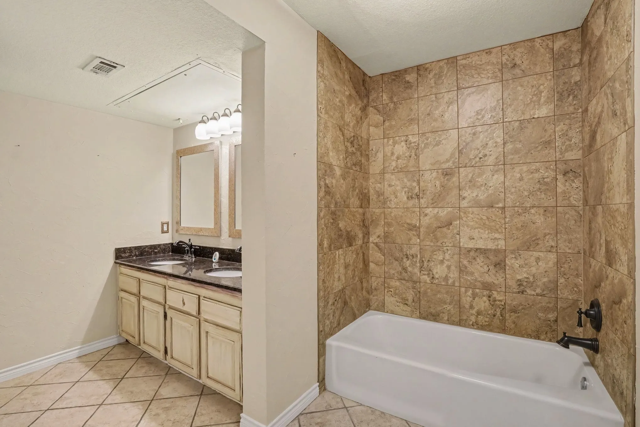 Condominium For Sale in Rockwall County , 1505 Signal Ridge Place, Rockwall, Texas 75032, 2 Bedroom, 2 Bathroom, Garage spaces, 1,185 Sqft, built in 1985, mls#21350425, Real Estate Agent in Rockwall, Homes For Sale in Rockwall county, Homes For Sale in Rockwall, Realtor in Rockwall Texas, Real Estate Brokerage Independent Realty Texas, Luminita Cordes Realtor