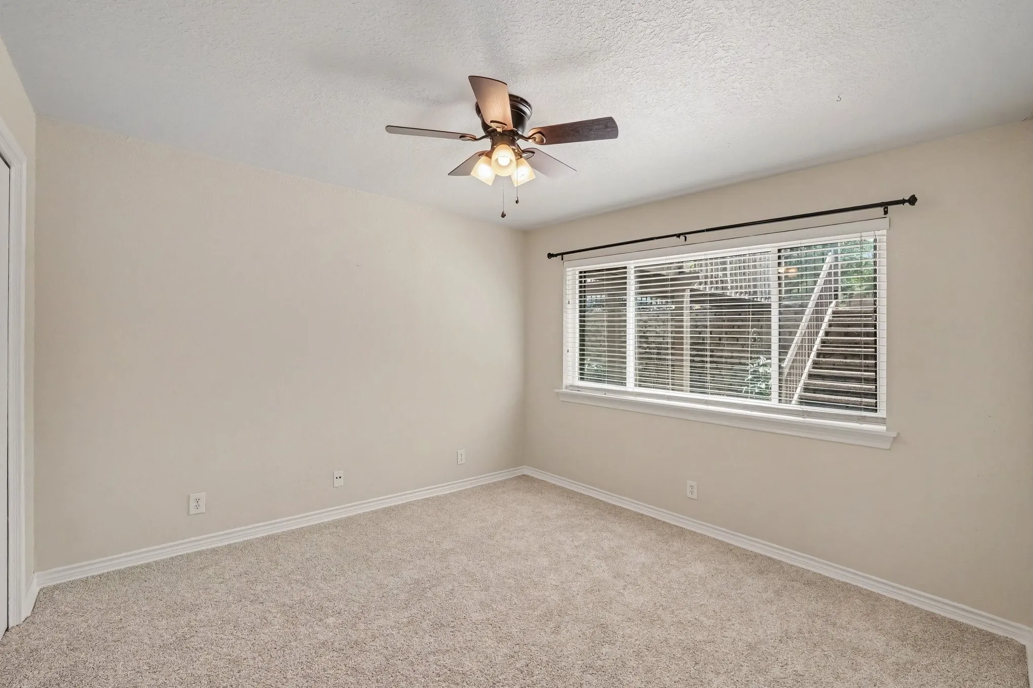 Condominium For Sale in Rockwall County , 1505 Signal Ridge Place, Rockwall, Texas 75032, 2 Bedroom, 2 Bathroom, Garage spaces, 1,185 Sqft, built in 1985, mls#21350425, Real Estate Agent in Rockwall, Homes For Sale in Rockwall county, Homes For Sale in Rockwall, Realtor in Rockwall Texas, Real Estate Brokerage Independent Realty Texas, Luminita Cordes Realtor