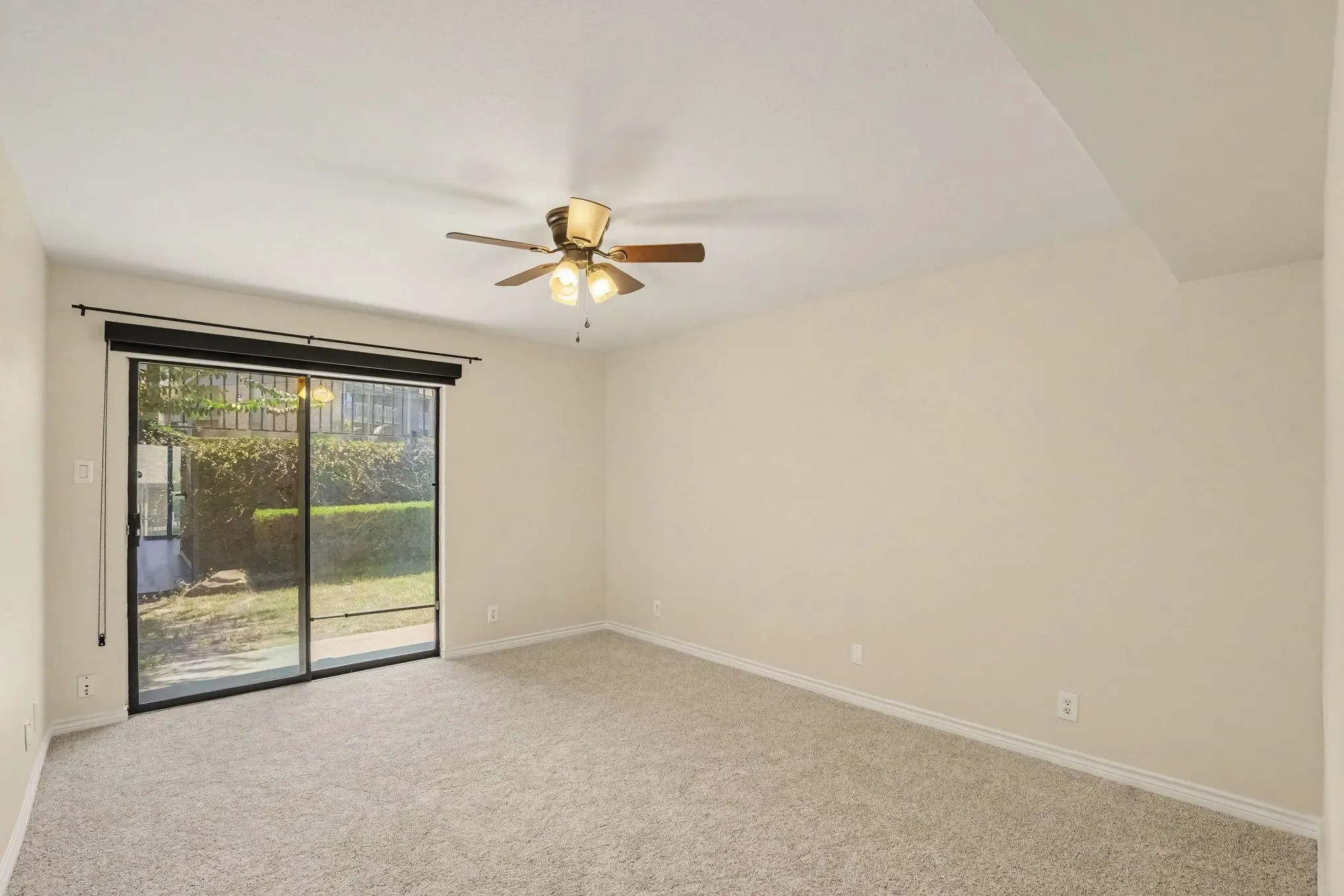 Condominium For Sale in Rockwall County , 1505 Signal Ridge Place, Rockwall, Texas 75032, 2 Bedroom, 2 Bathroom, Garage spaces, 1,185 Sqft, built in 1985, mls#21350425, Real Estate Agent in Rockwall, Homes For Sale in Rockwall county, Homes For Sale in Rockwall, Realtor in Rockwall Texas, Real Estate Brokerage Independent Realty Texas, Luminita Cordes Realtor