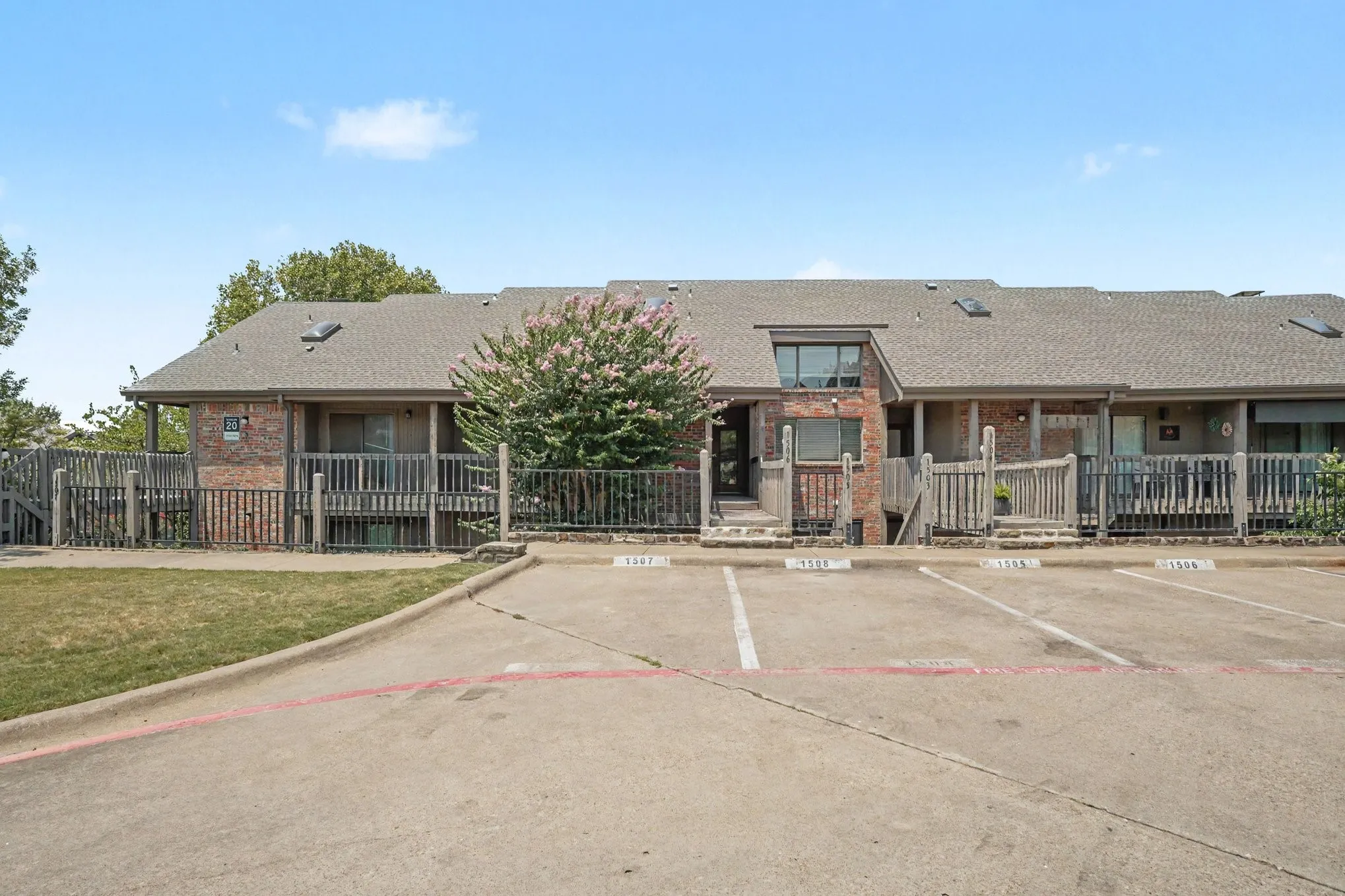 Condominium For Sale in Rockwall County , 1505 Signal Ridge Place, Rockwall, Texas 75032, 2 Bedroom, 2 Bathroom, Garage spaces, 1,185 Sqft, built in 1985, mls#21350425, Real Estate Agent in Rockwall, Homes For Sale in Rockwall county, Homes For Sale in Rockwall, Realtor in Rockwall Texas, Real Estate Brokerage Independent Realty Texas, Luminita Cordes Realtor
