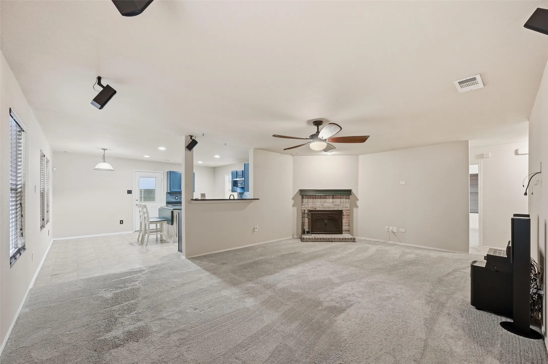 Single Family Residence For Sale in Rockwall County , 322 Laurel Lane, Fate, Texas 75087, 3 Bedroom, 2 Bathroom, 2 Garage spaces, 1,507 Sqft, built in 2009, mls#21353712, Real Estate Agent in Fate, Homes For Sale in Rockwall county, Homes For Sale in Fate, Realtor in Fate Texas, Real Estate Brokerage Independent Realty Texas, Luminita Cordes Realtor