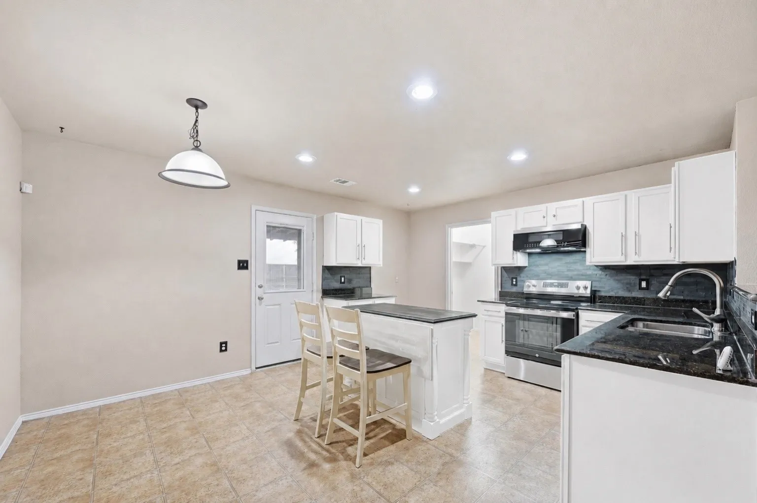 Single Family Residence For Sale in Rockwall County , 322 Laurel Lane, Fate, Texas 75087, 3 Bedroom, 2 Bathroom, 2 Garage spaces, 1,507 Sqft, built in 2009, mls#21353712, Real Estate Agent in Fate, Homes For Sale in Rockwall county, Homes For Sale in Fate, Realtor in Fate Texas, Real Estate Brokerage Independent Realty Texas, Luminita Cordes Realtor