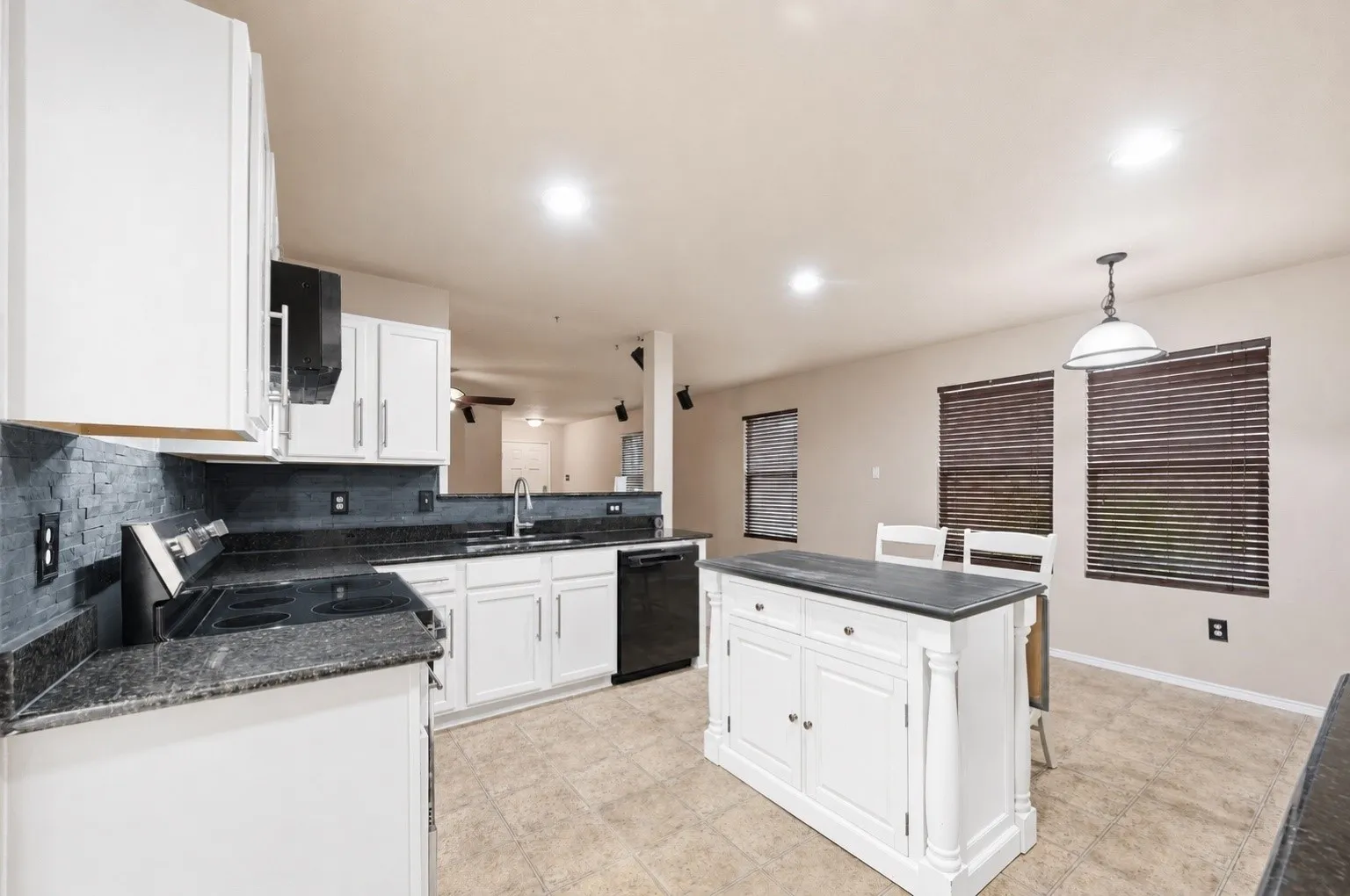 Single Family Residence For Sale in Rockwall County , 322 Laurel Lane, Fate, Texas 75087, 3 Bedroom, 2 Bathroom, 2 Garage spaces, 1,507 Sqft, built in 2009, mls#21353712, Real Estate Agent in Fate, Homes For Sale in Rockwall county, Homes For Sale in Fate, Realtor in Fate Texas, Real Estate Brokerage Independent Realty Texas, Luminita Cordes Realtor