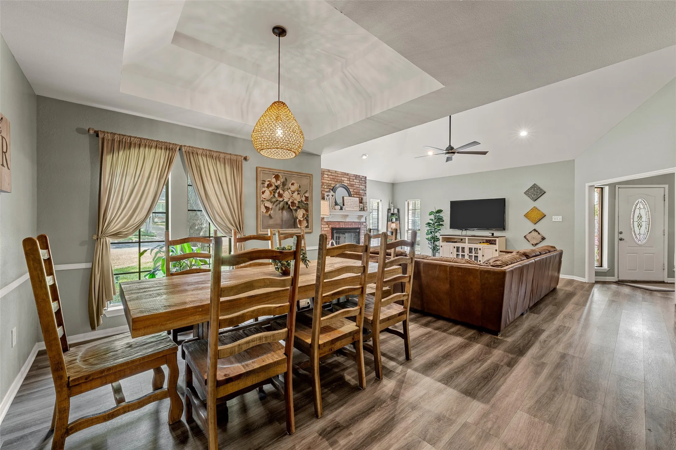Single Family Residence For Sale in Mc Lennan County , 9605 Oak Springs Drive, Woodway, Texas 76712, 5 Bedroom, 4 Bathroom, 1 Garage spaces, 2,674 Sqft, built in 1986, mls#21349299, Real Estate Agent in Woodway, Homes For Sale in Mc Lennan county, Homes For Sale in Woodway, Realtor in Woodway Texas, Real Estate Brokerage Independent Realty Texas, Luminita Cordes Realtor